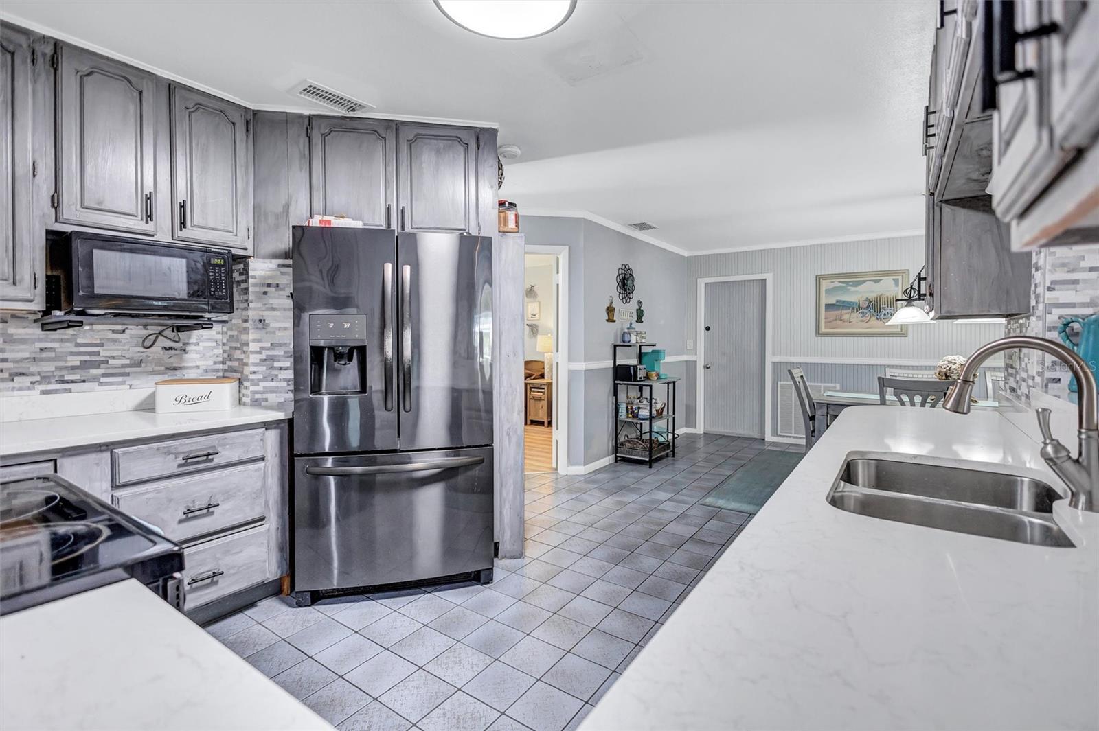 563 LEWIS BLVD SE, ST PETERSBURG, FL, 33705