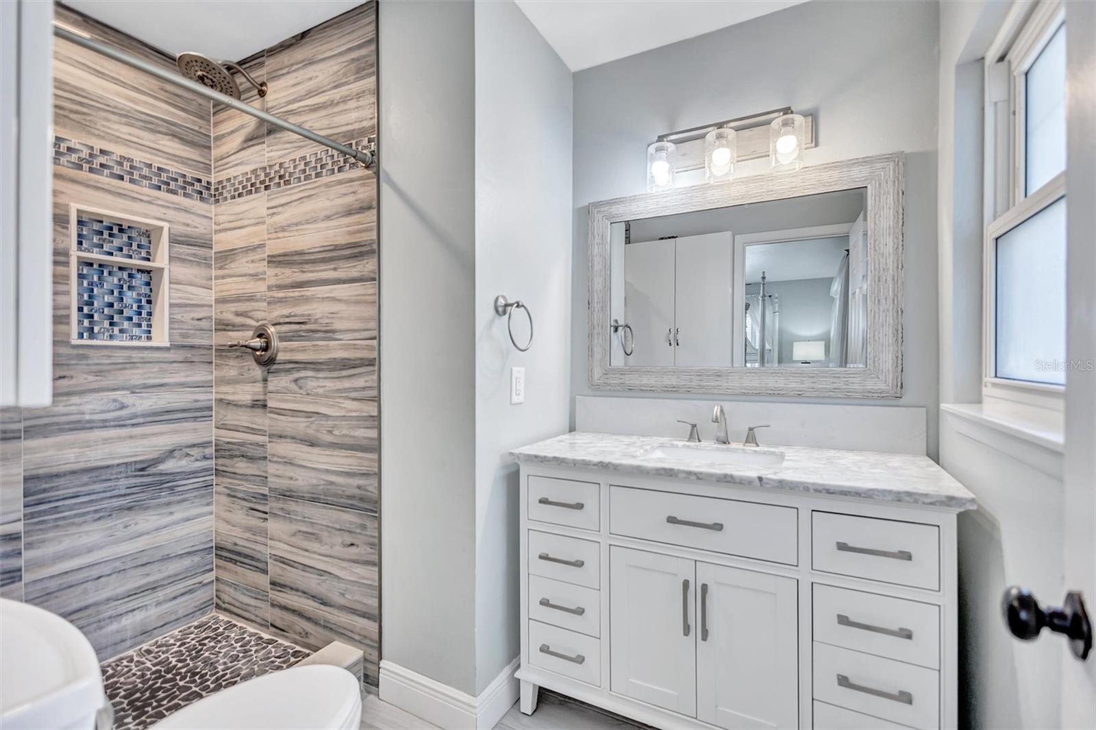 563 LEWIS BLVD SE, ST PETERSBURG, FL, 33705
