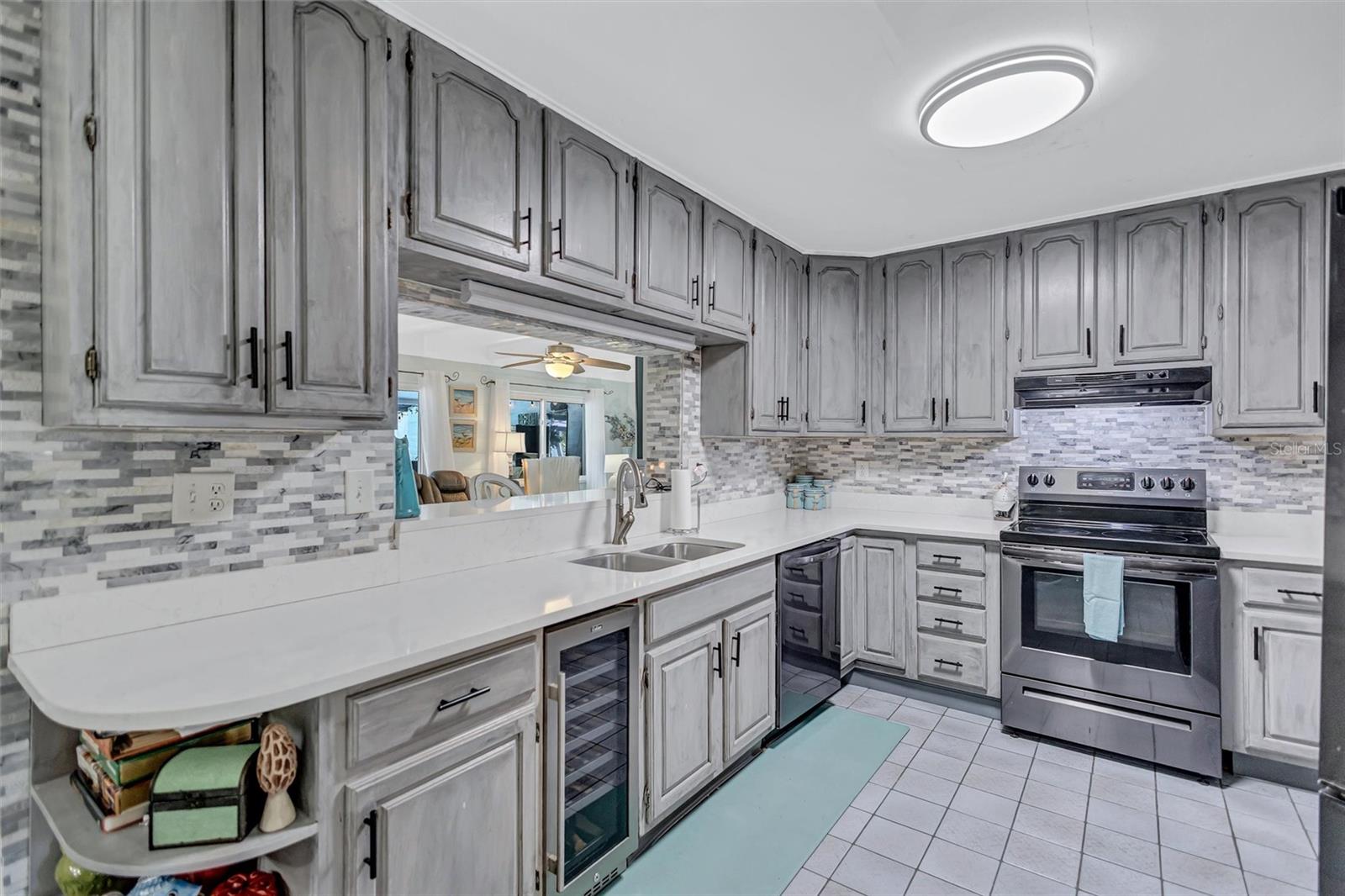 563 LEWIS BLVD SE, ST PETERSBURG, FL, 33705