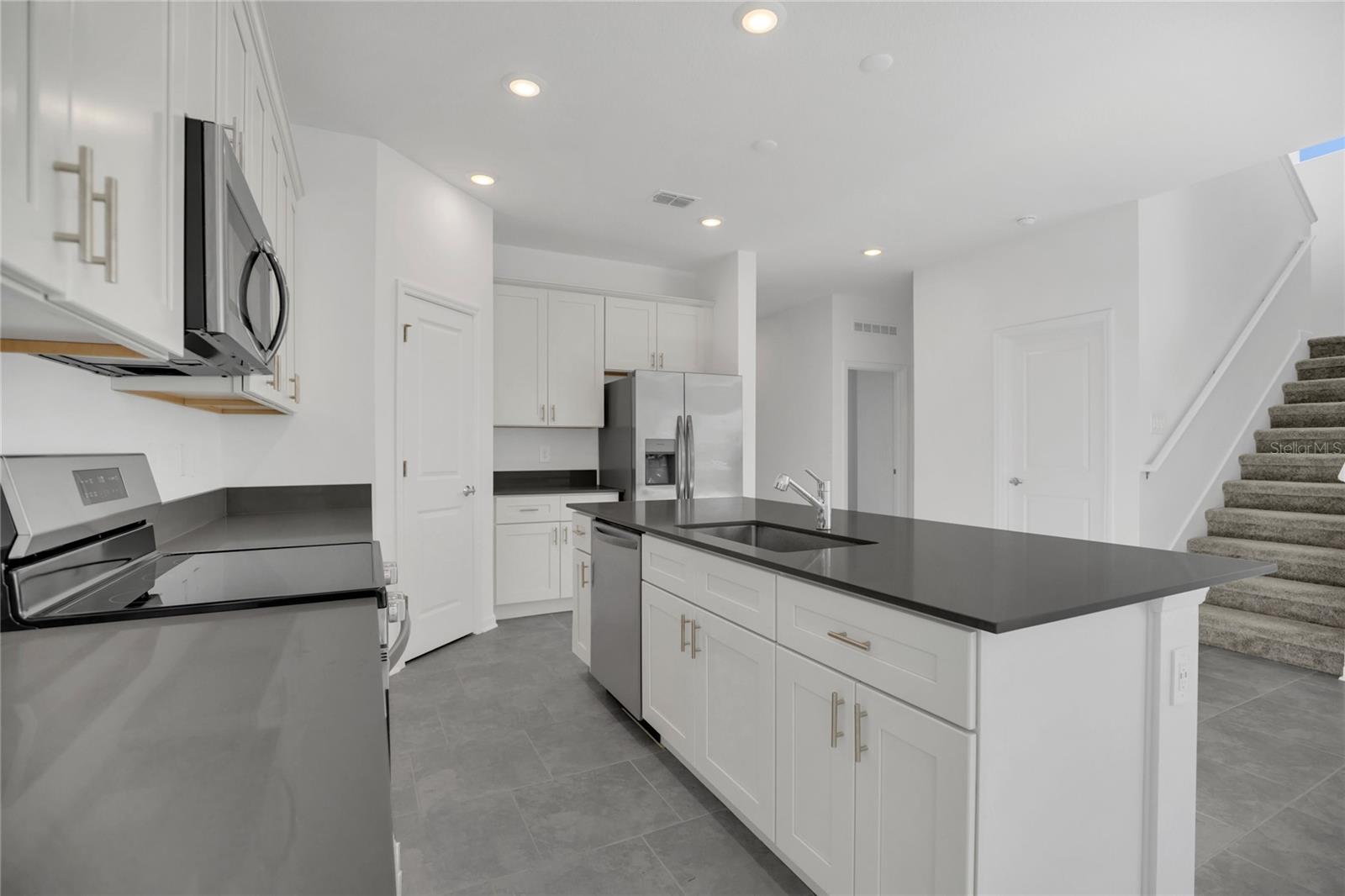 2048 SHAGGY FISHER DR, APOPKA, FL, 32712