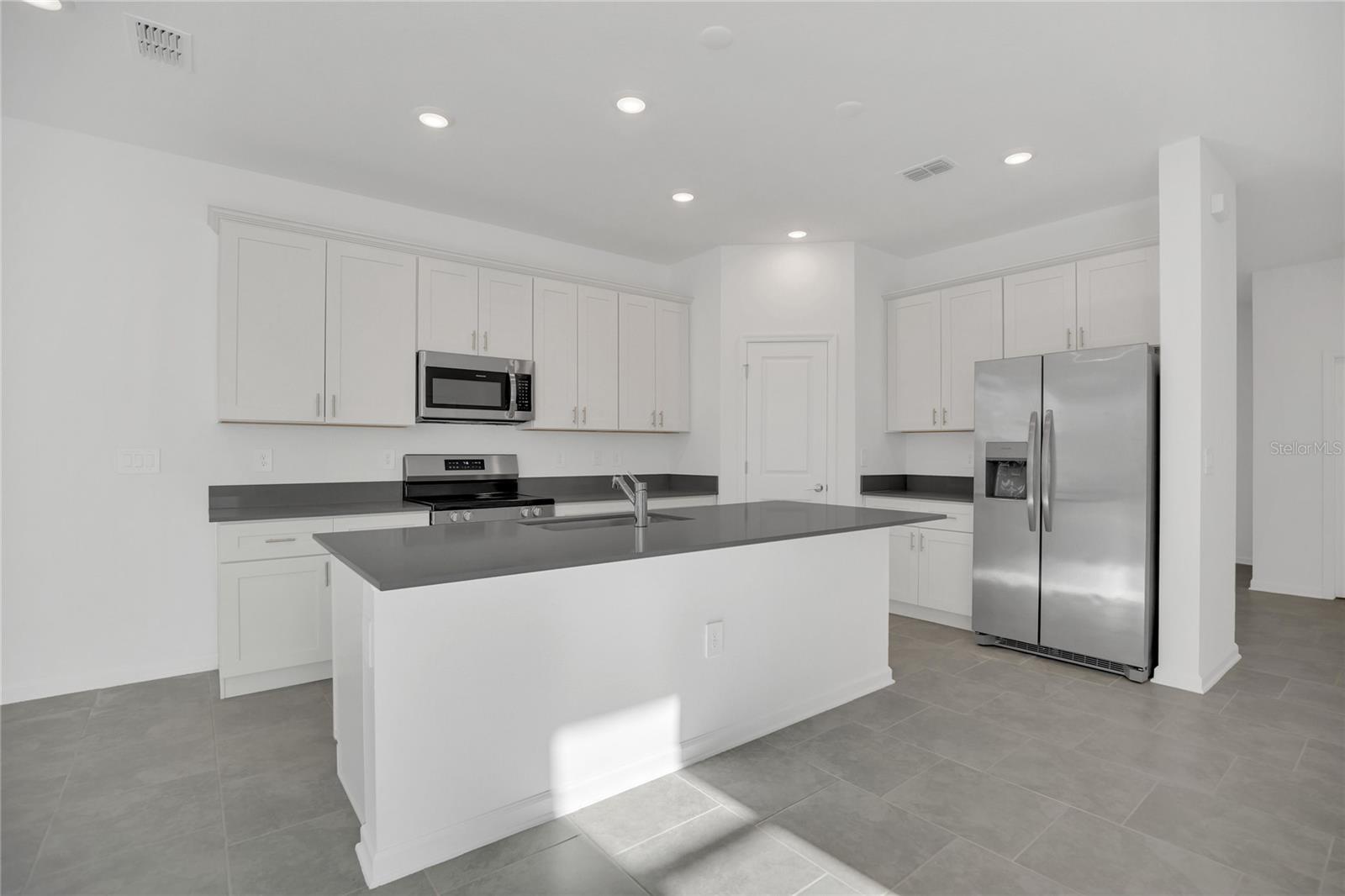 2048 SHAGGY FISHER DR, APOPKA, FL, 32712