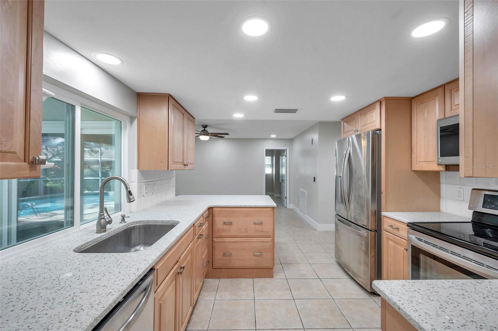 8789 MAPLEWOOD RD, SEMINOLE, FL, 33777