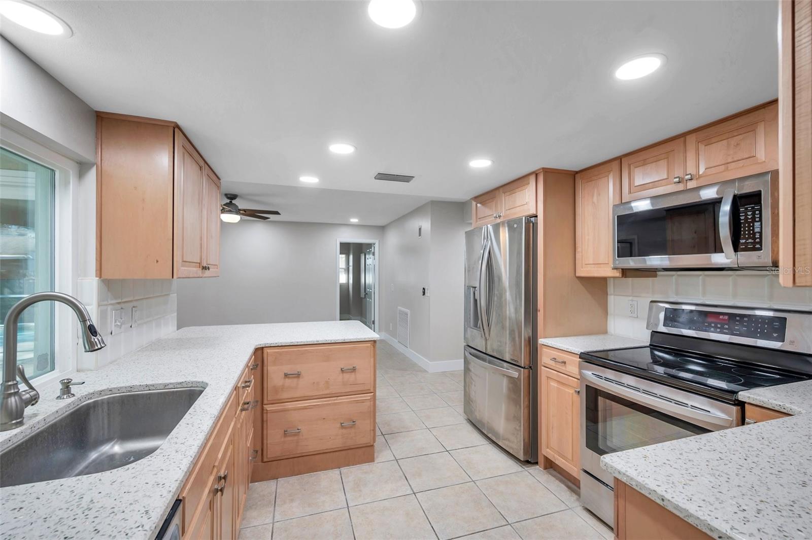 8789 MAPLEWOOD RD, SEMINOLE, FL, 33777