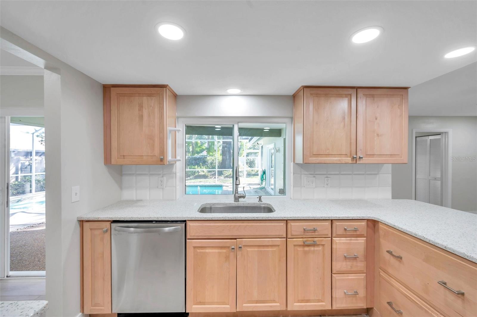 8789 MAPLEWOOD RD, SEMINOLE, FL, 33777