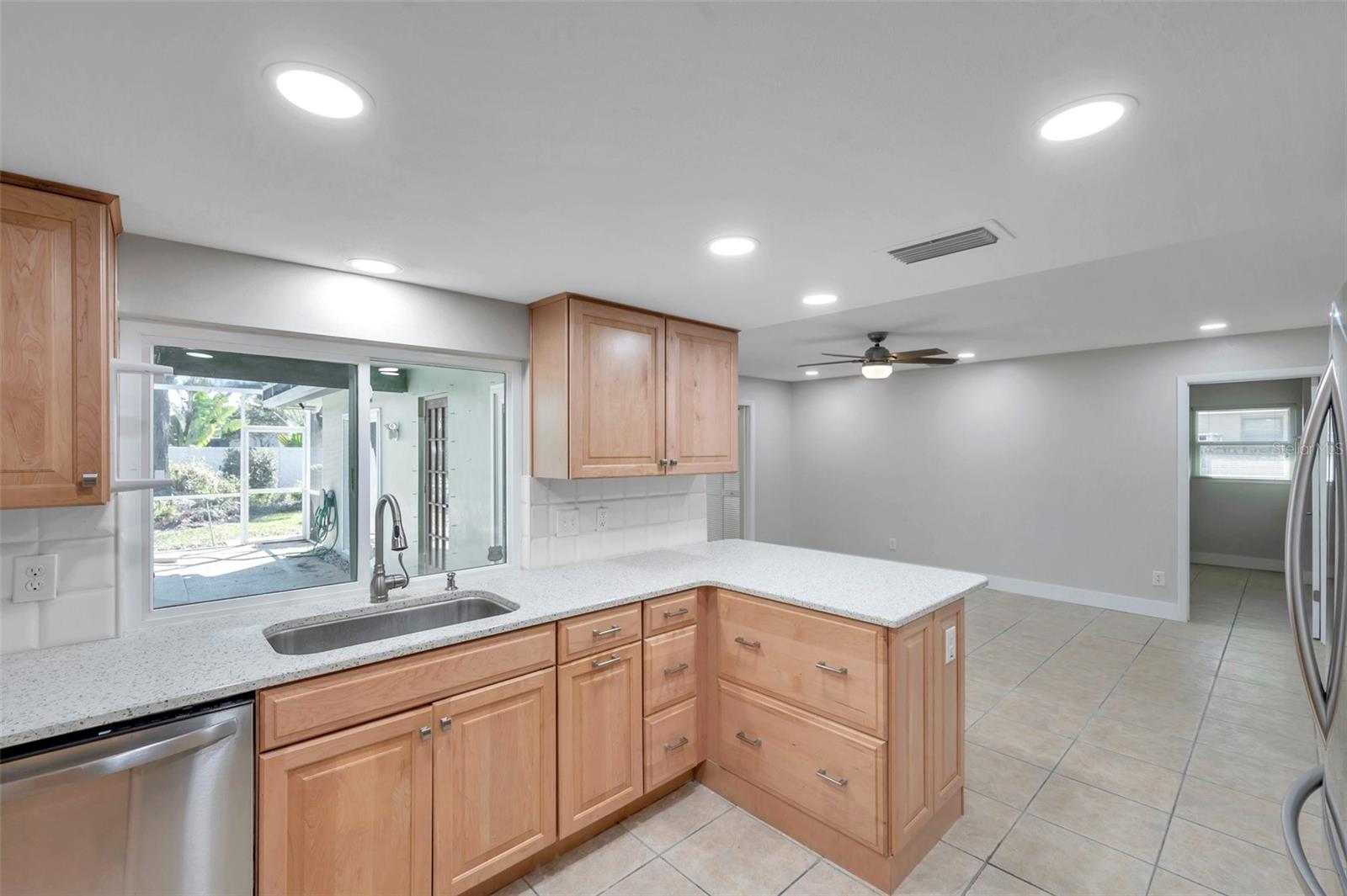 8789 MAPLEWOOD RD, SEMINOLE, FL, 33777