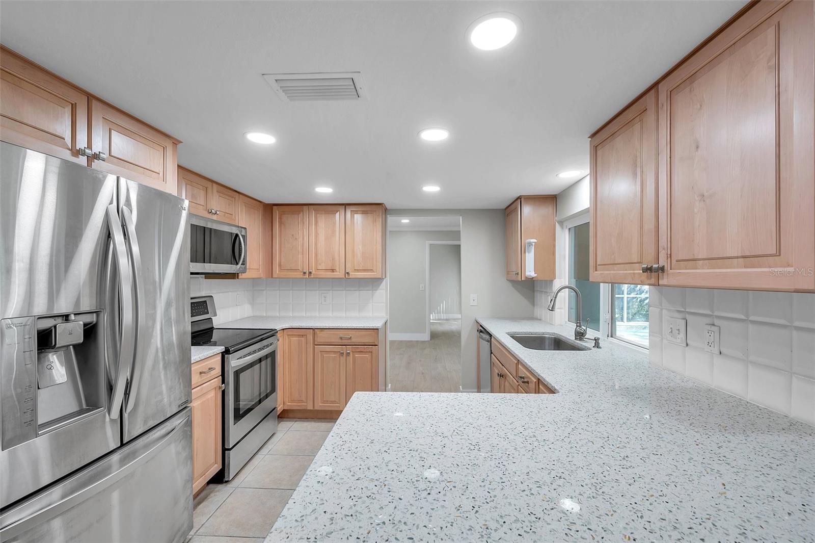 8789 MAPLEWOOD RD, SEMINOLE, FL, 33777