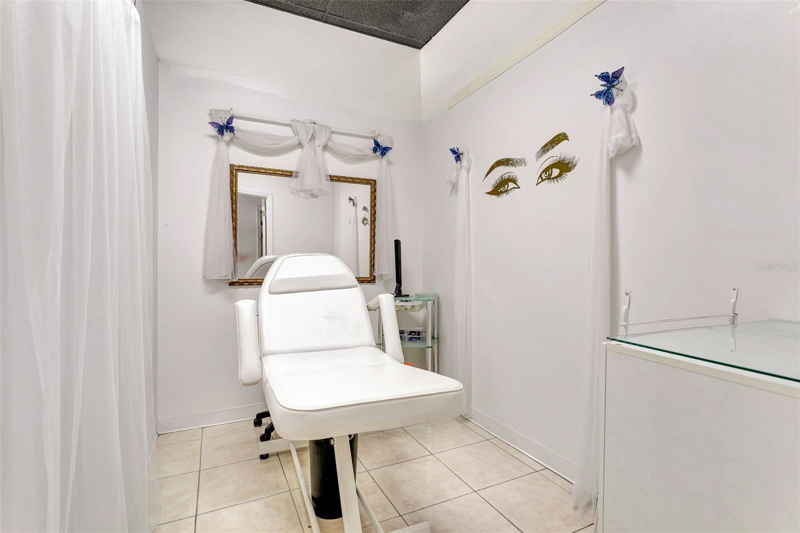 1903 E FL 60 #D, VALRICO, FL, 33594