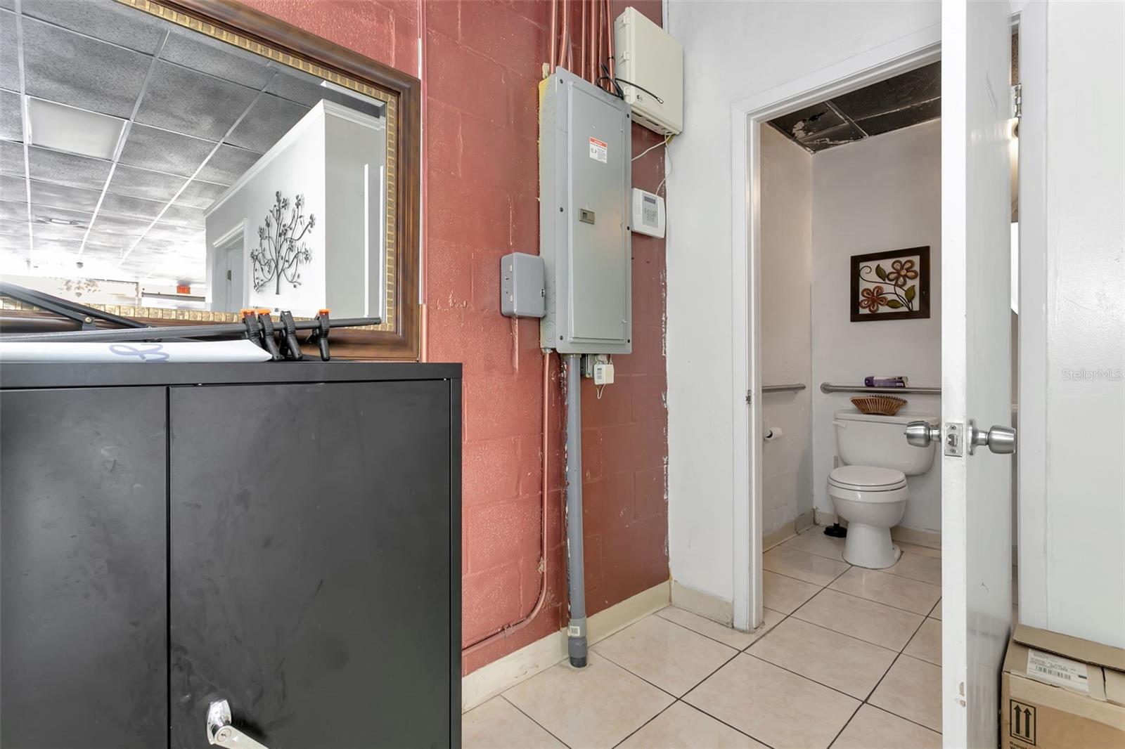 1903 E FL 60 #D, VALRICO, FL, 33594