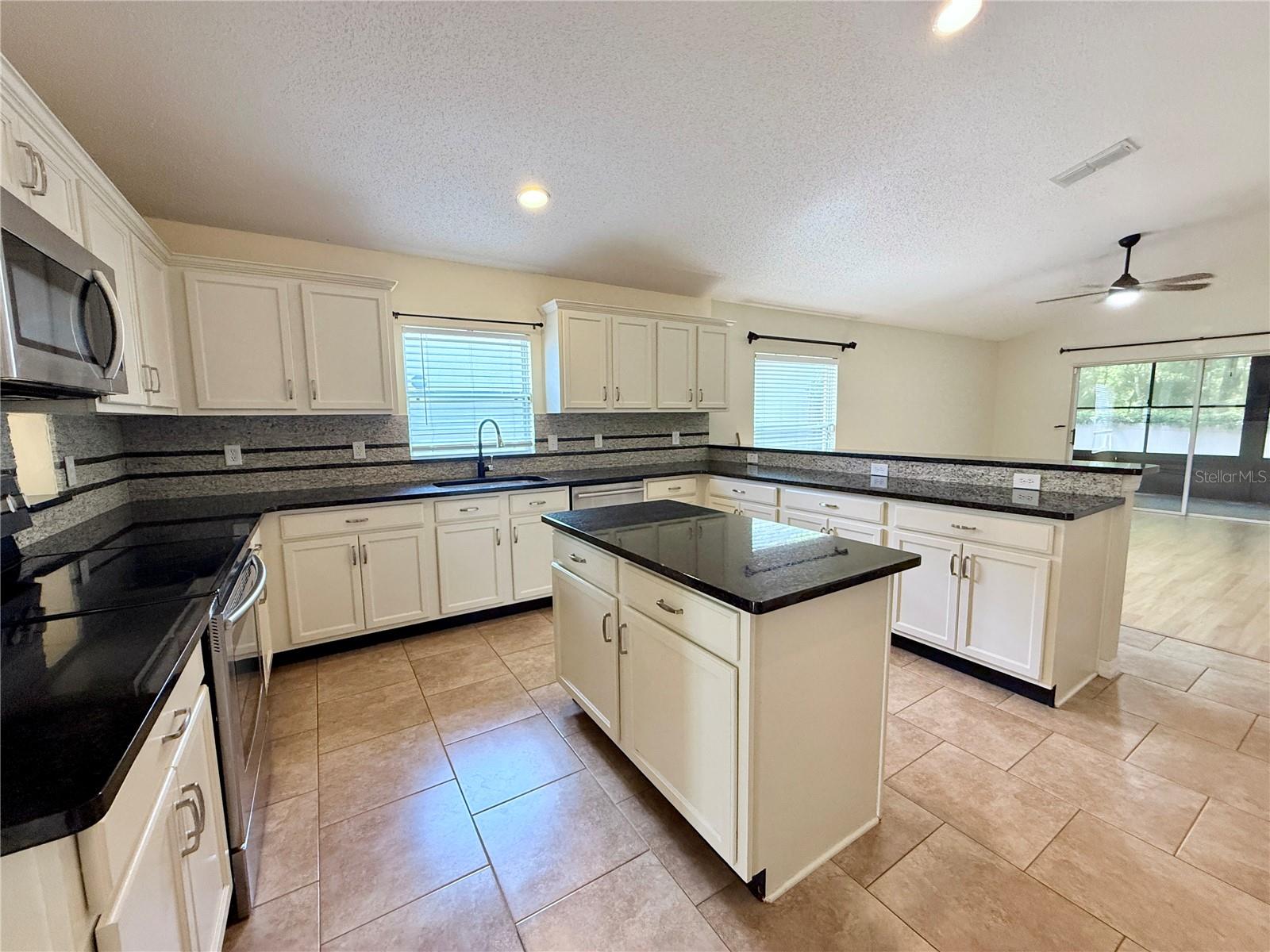 592 BLUE PARK RD, ORANGE CITY, FL, 32763