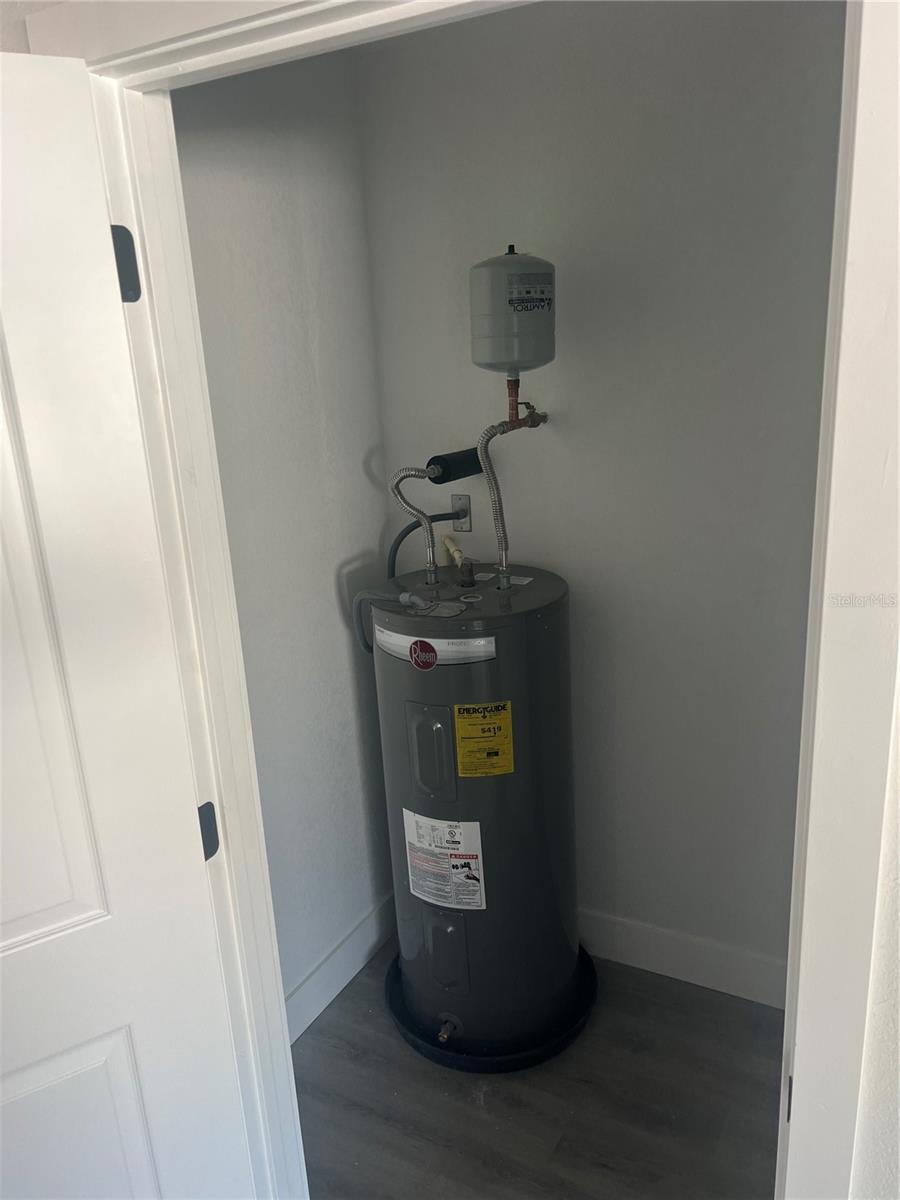 4075 38TH AVE N, ST PETERSBURG, FL, 33713