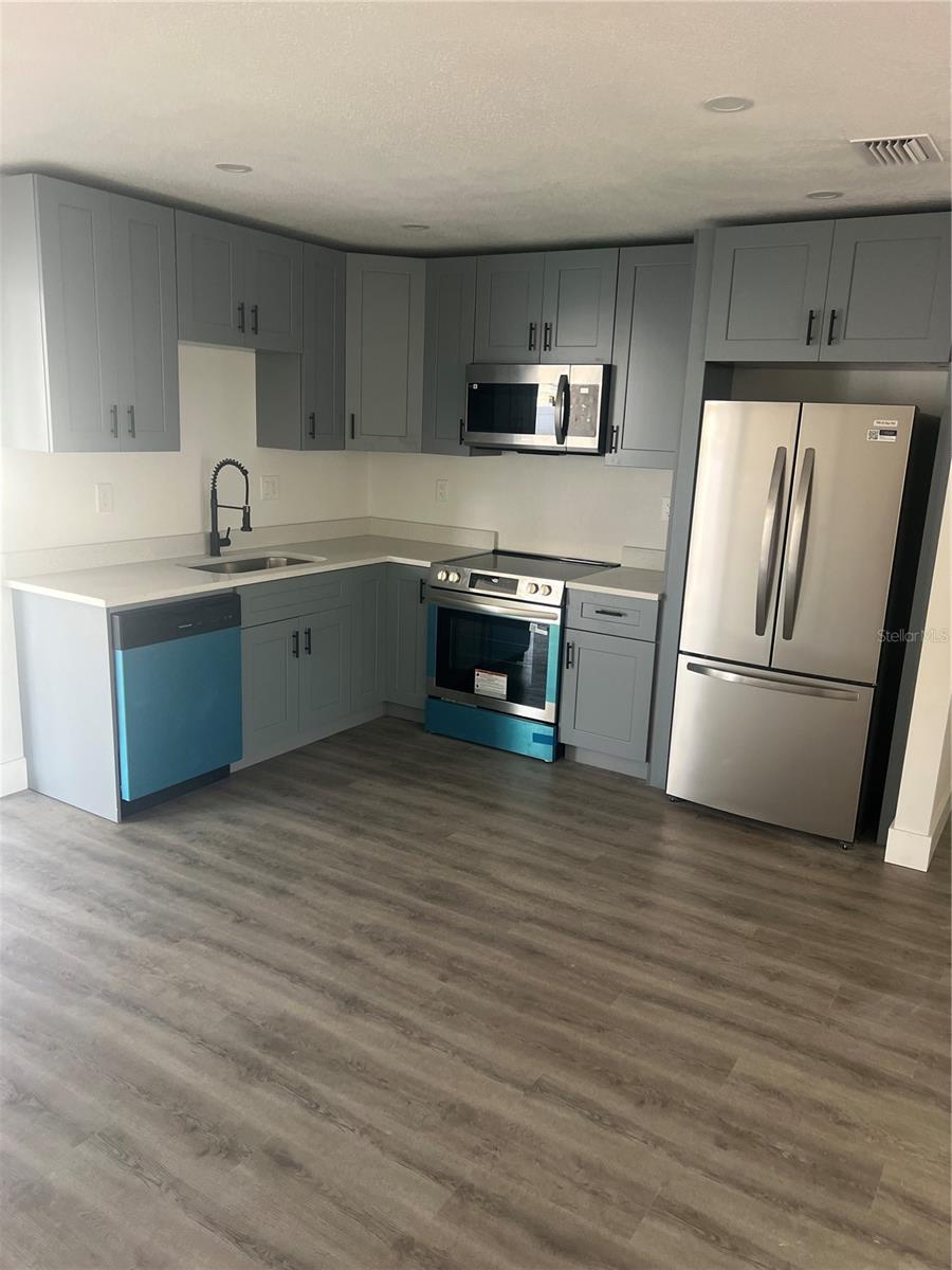 4075 38TH AVE N, ST PETERSBURG, FL, 33713