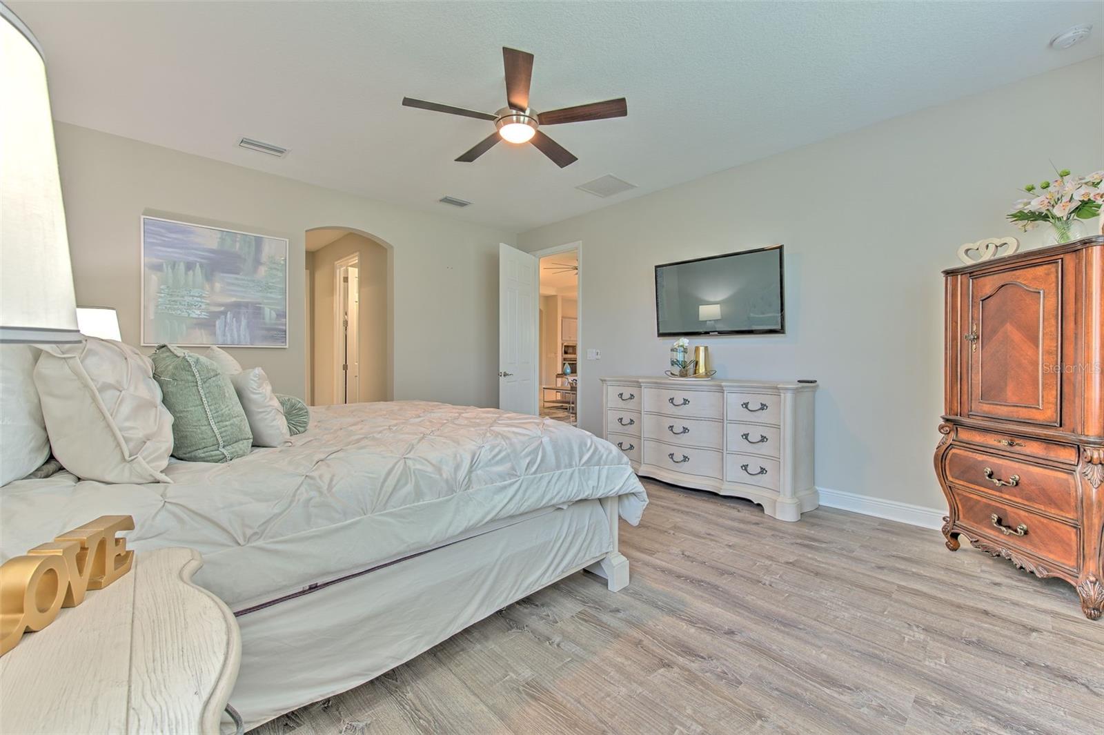 7401 PARADISO DR, APOLLO BEACH, FL, 33572