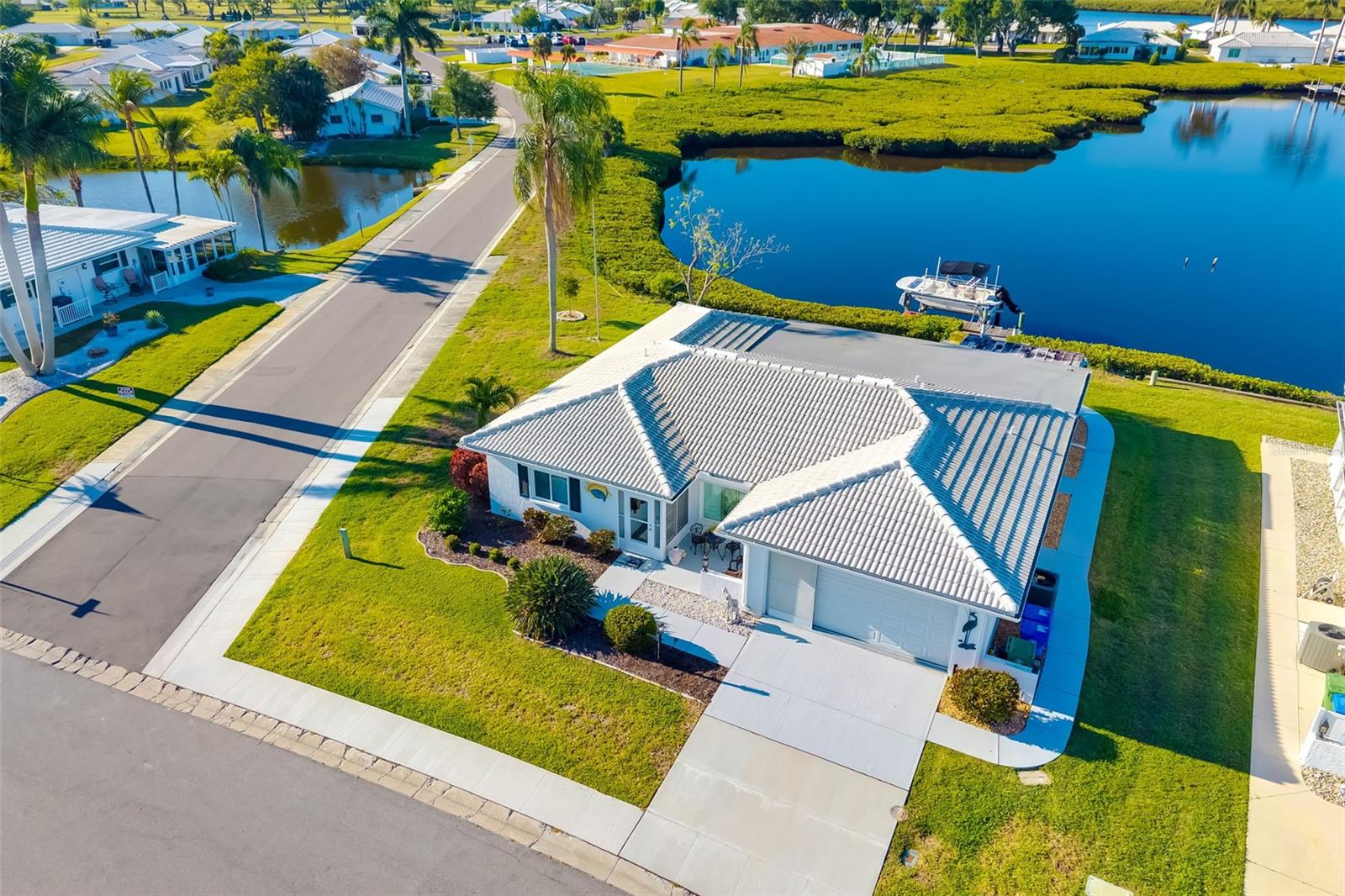 3910 JOYCE DR, BRADENTON, FL, 34208