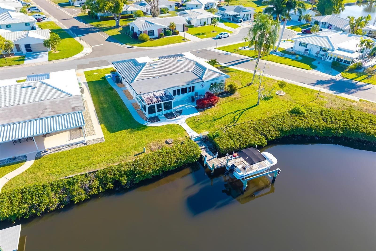 3910 JOYCE DR, BRADENTON, FL, 34208