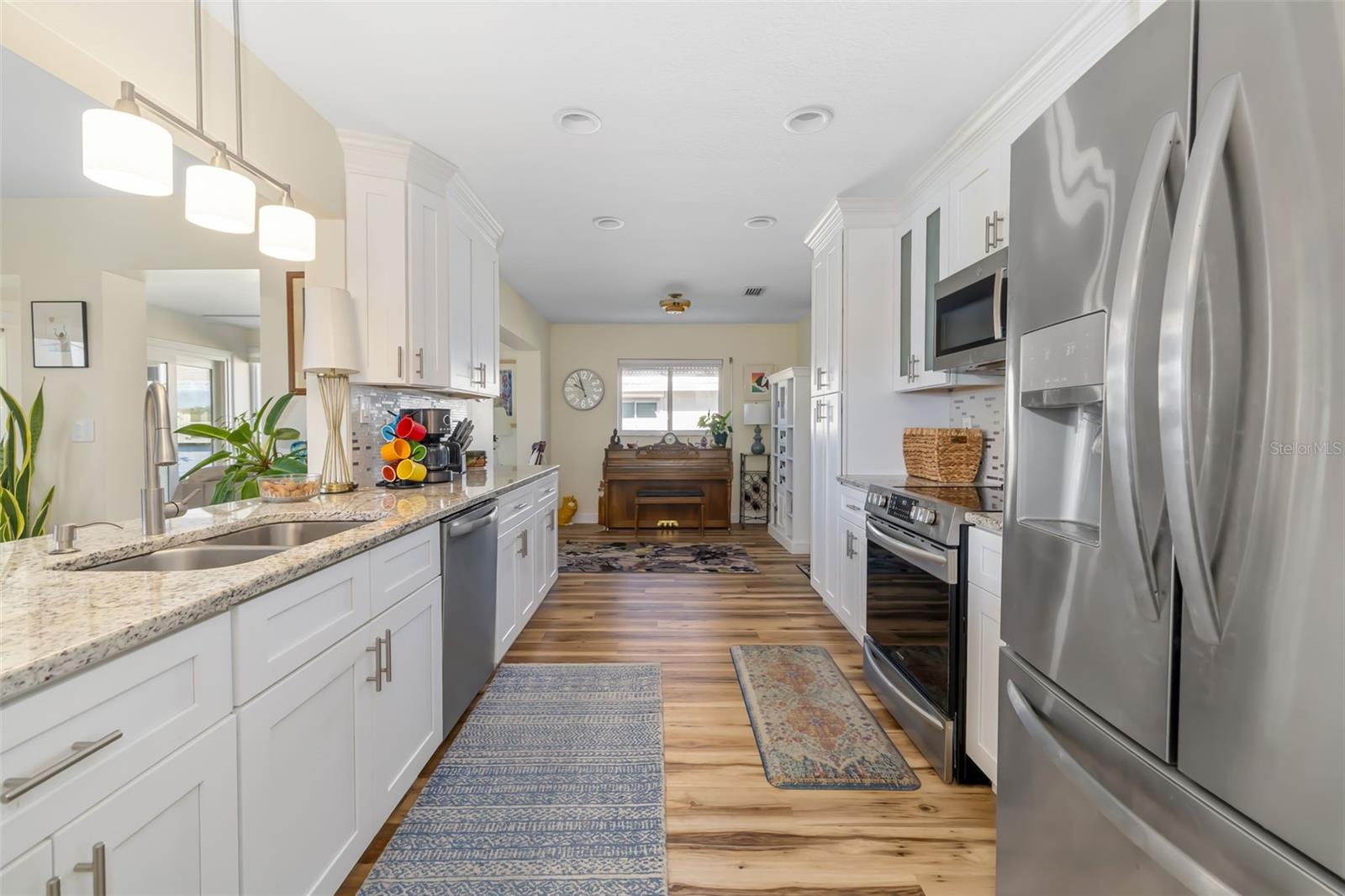 3910 JOYCE DR, BRADENTON, FL, 34208