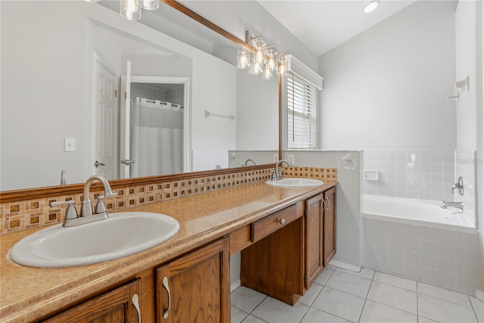 353 LAKEBREEZE CIR, LAKE MARY, FL, 32746