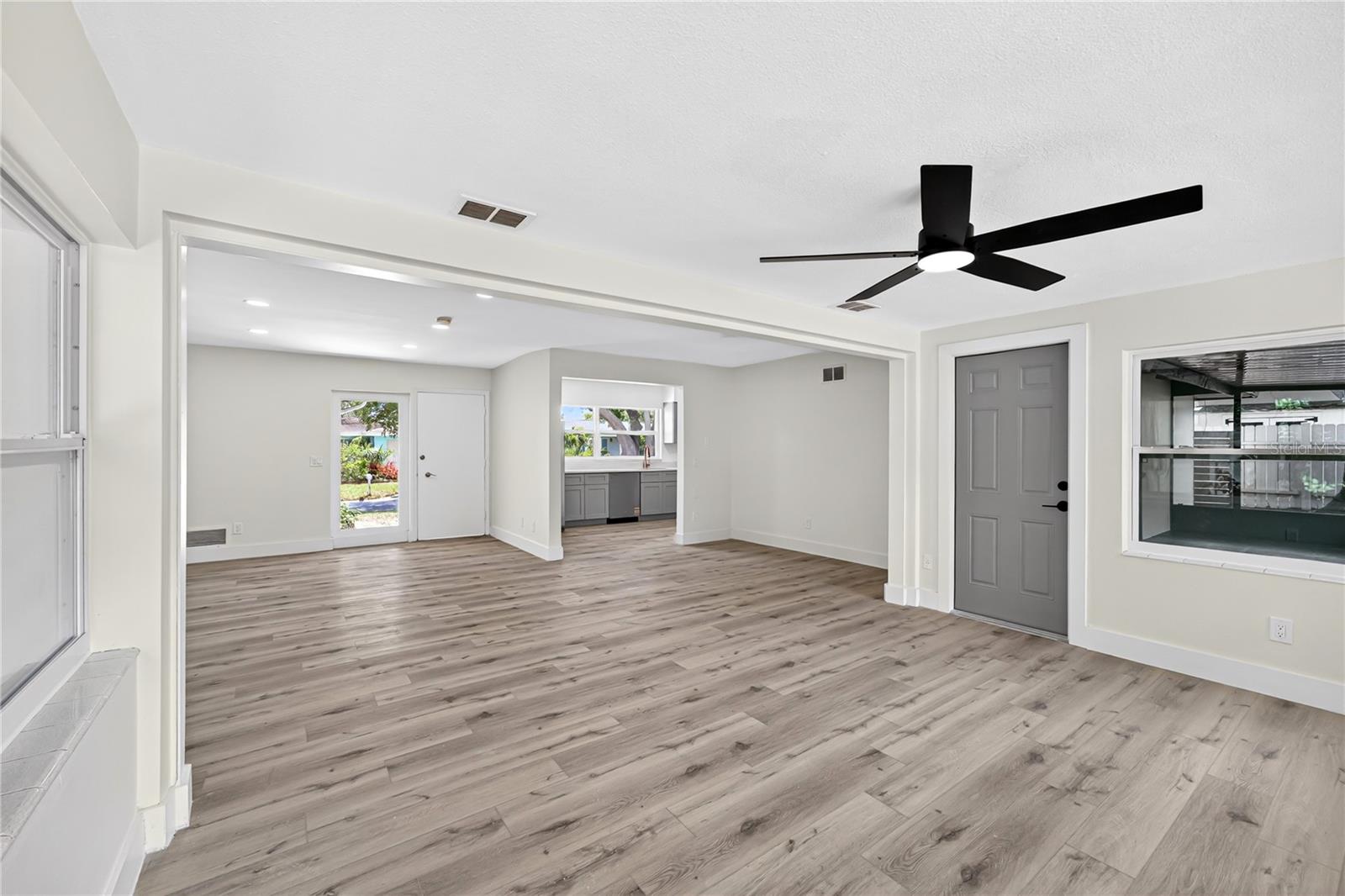 2141 INDIAN AVE S, BELLEAIR BLUFFS, FL, 33770