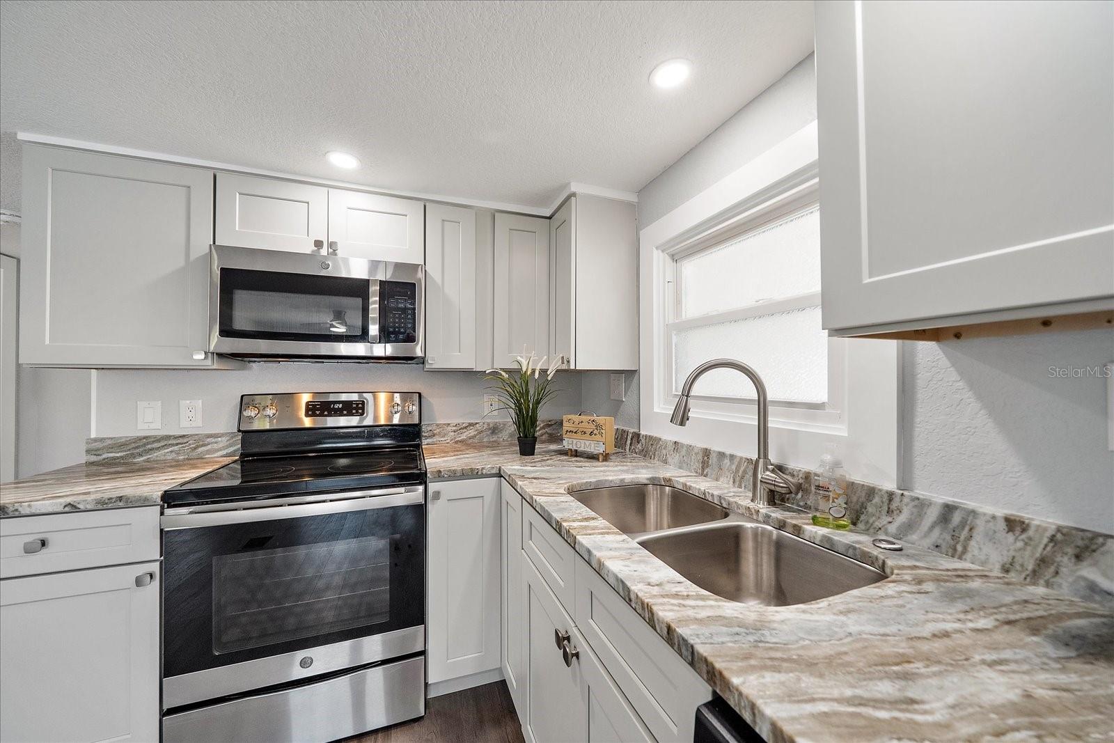 30 FLORES DR, PALMETTO, FL, 34221