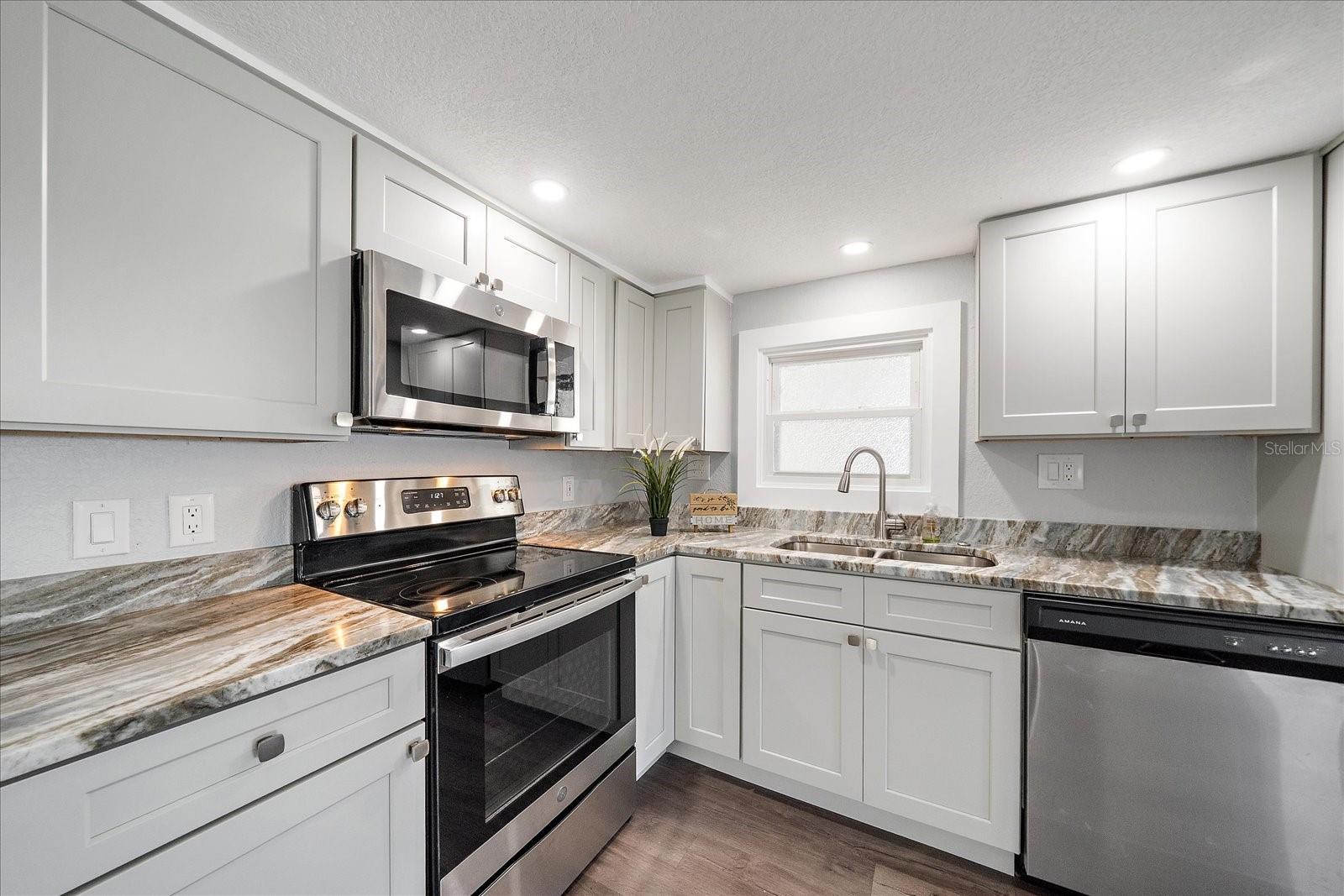 30 FLORES DR, PALMETTO, FL, 34221