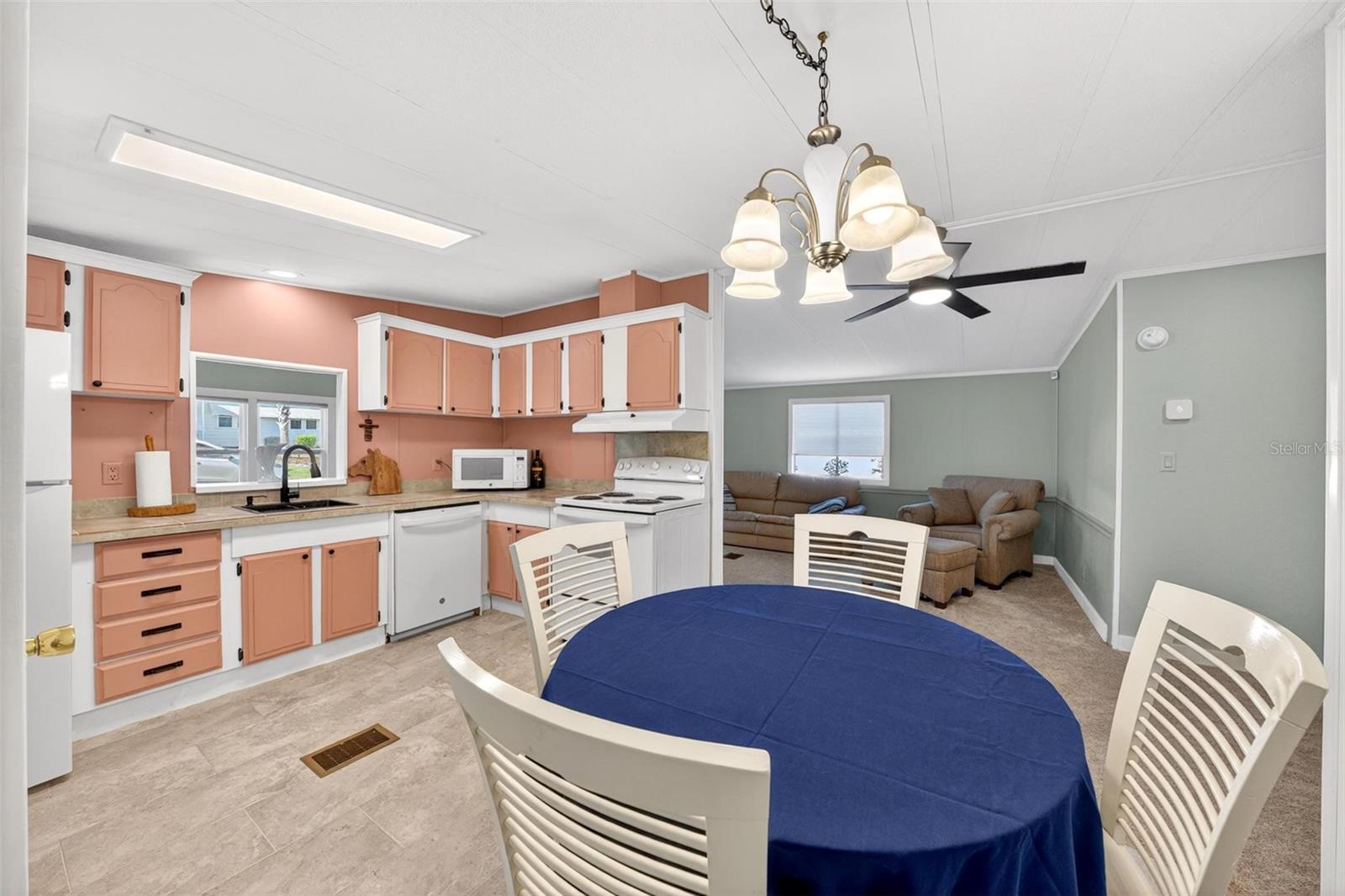 516 JASON DR, LADY LAKE, FL, 32159