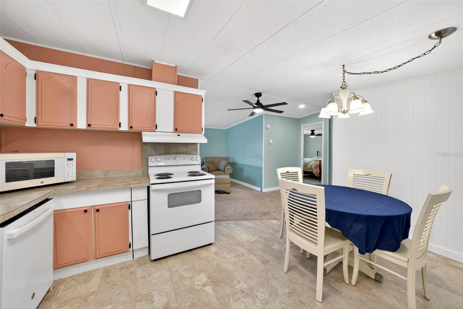 516 JASON DR, LADY LAKE, FL, 32159