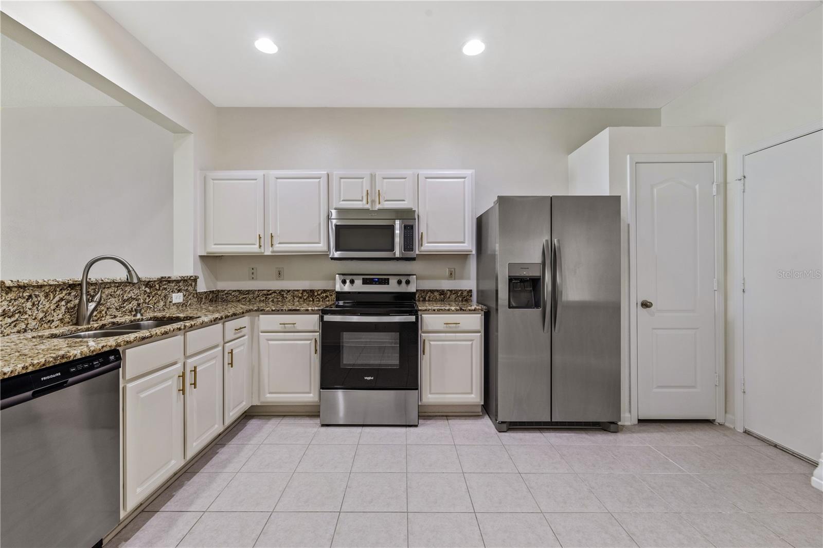 8520 SANDY BEACH ST, TAMPA, FL, 33634