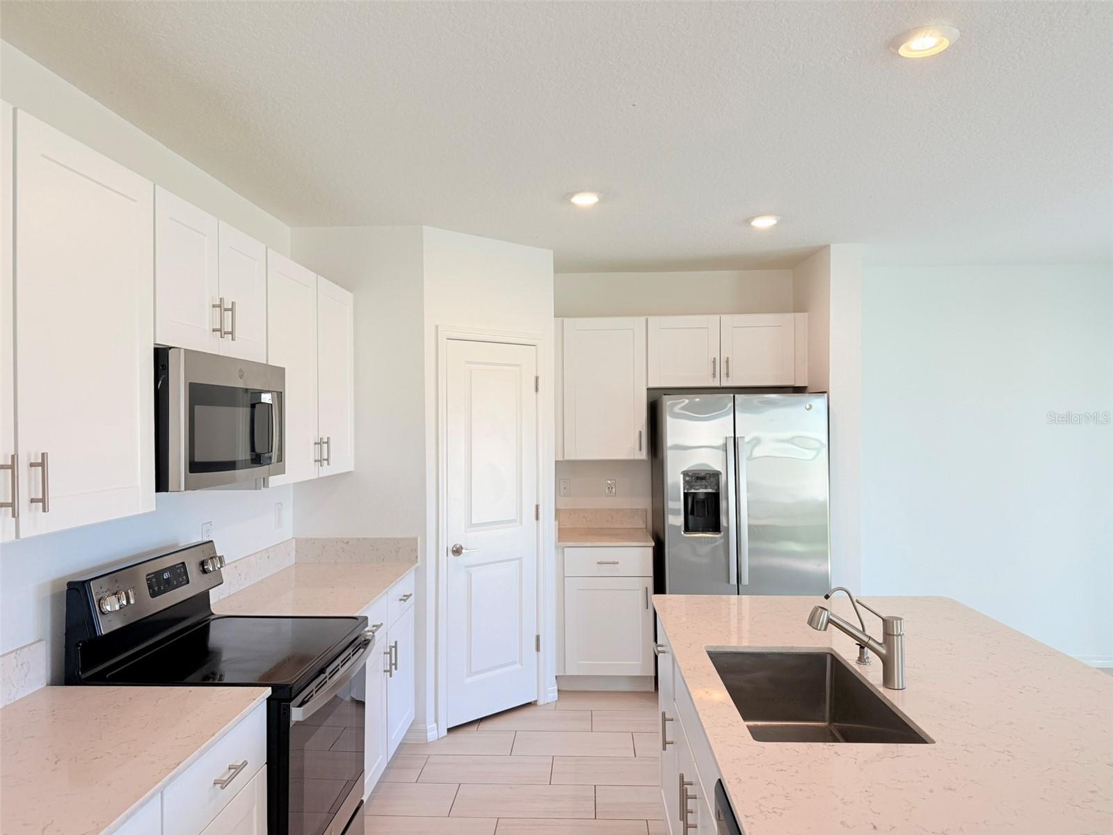 11737 RADIANT SHORE LOOP, SAN ANTONIO, FL, 33576