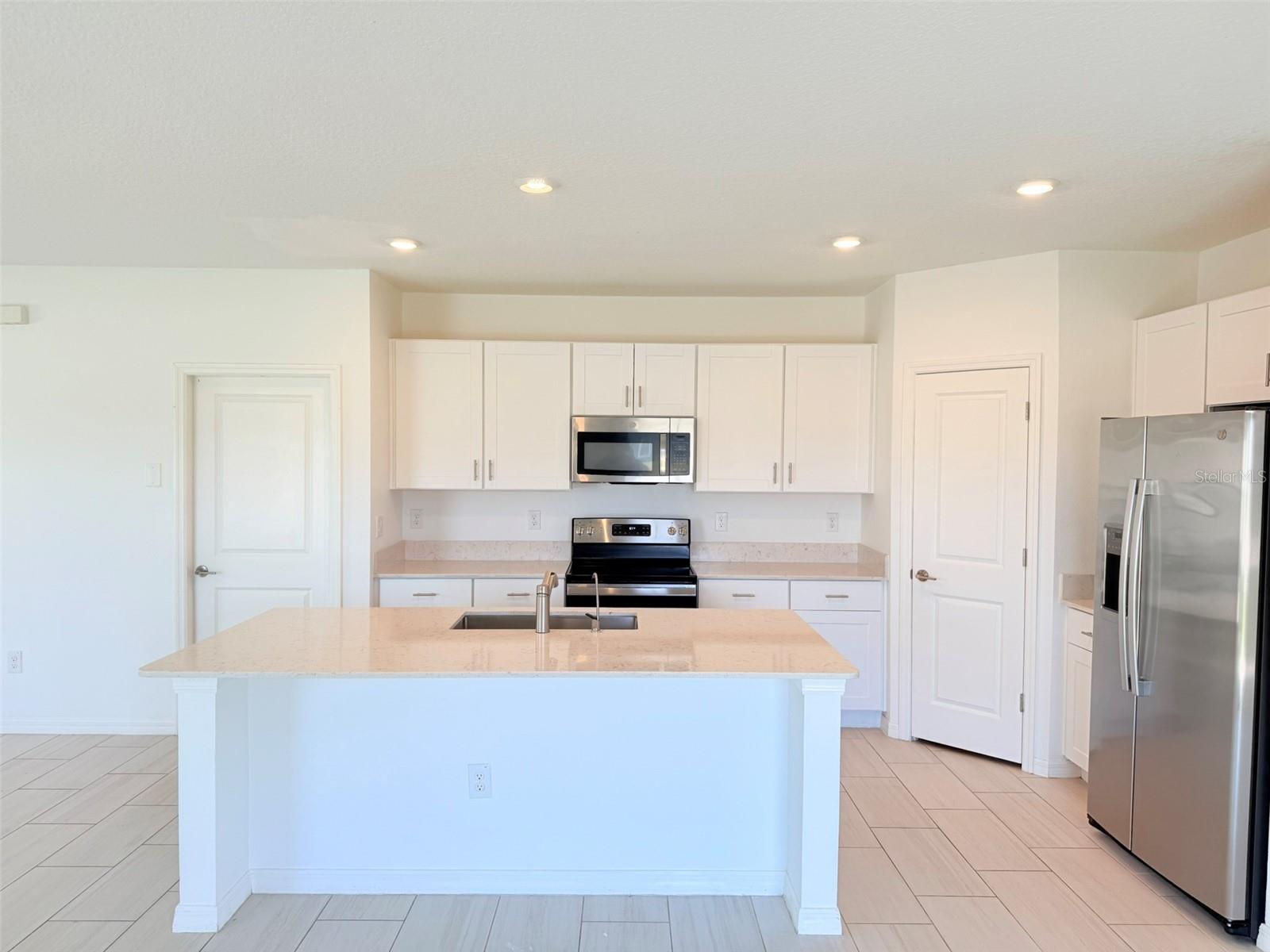 11737 RADIANT SHORE LOOP, SAN ANTONIO, FL, 33576