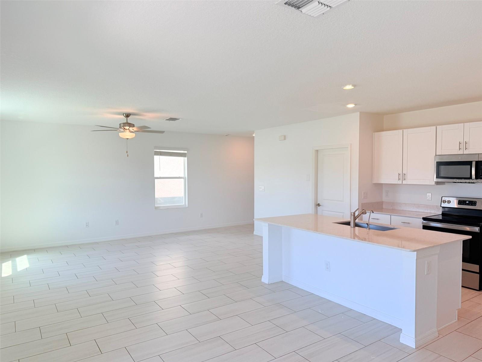 11737 RADIANT SHORE LOOP, SAN ANTONIO, FL, 33576