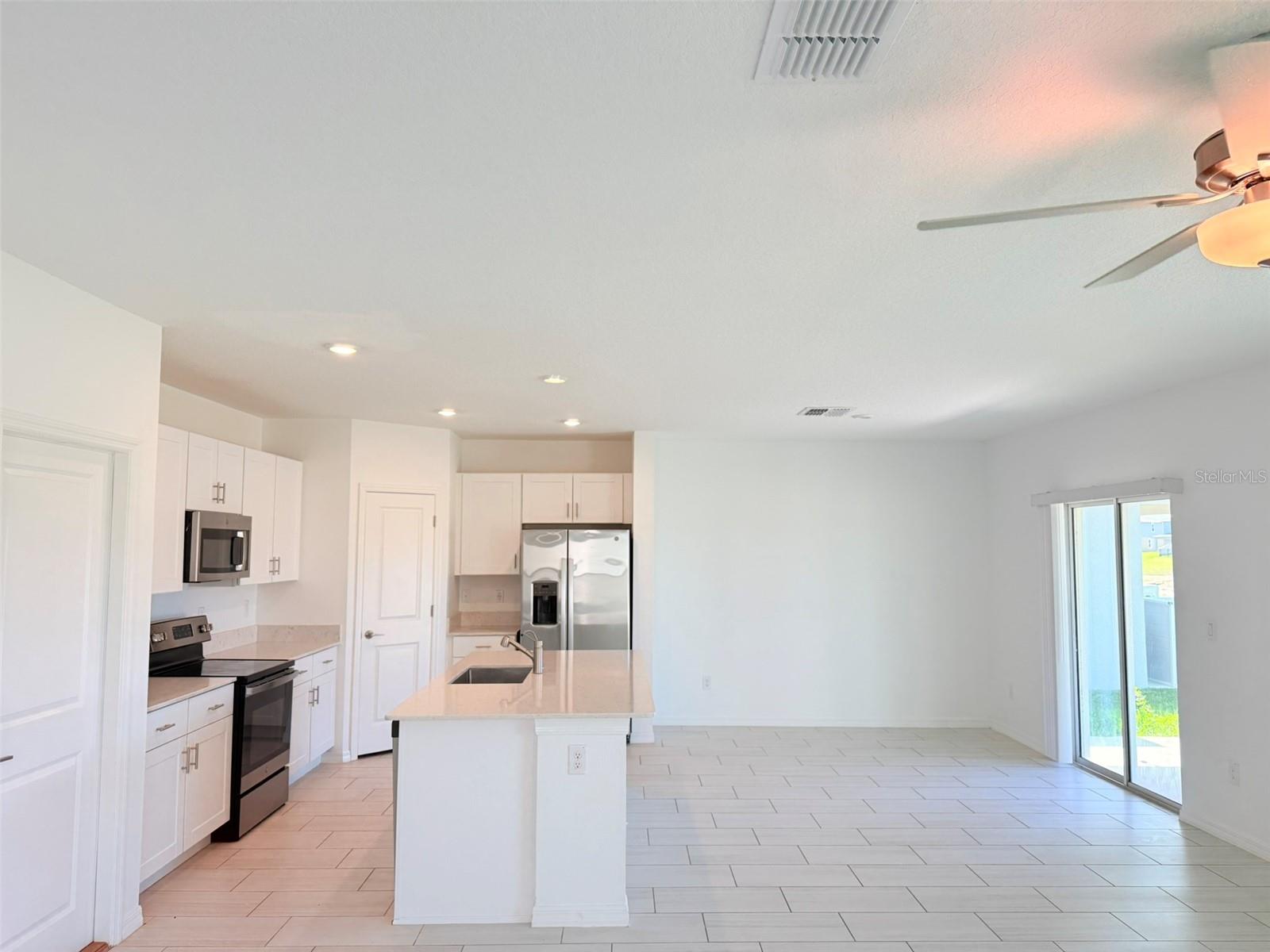 11737 RADIANT SHORE LOOP, SAN ANTONIO, FL, 33576