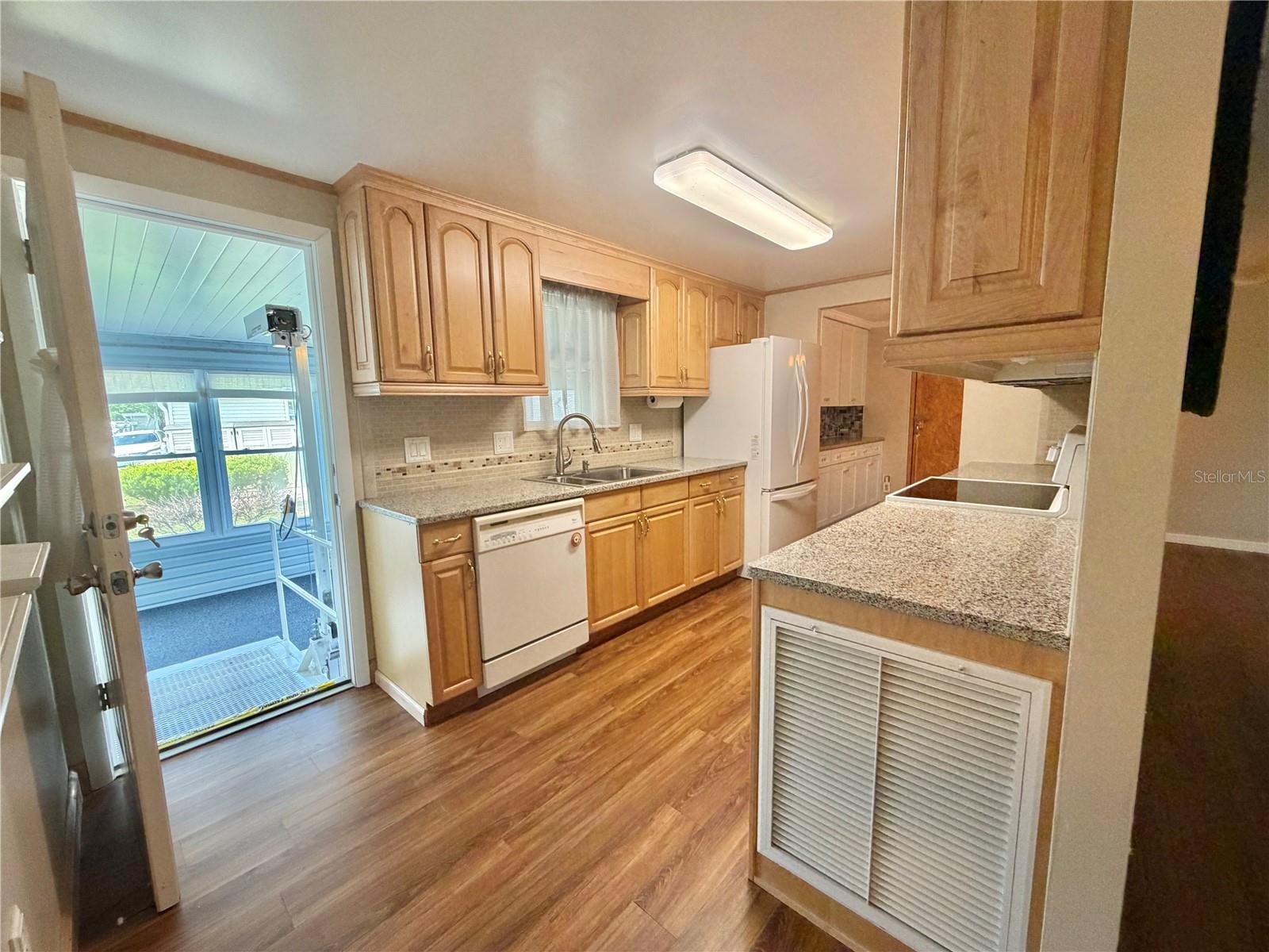 145 ROYAL PALM DR, LEESBURG, FL, 34748