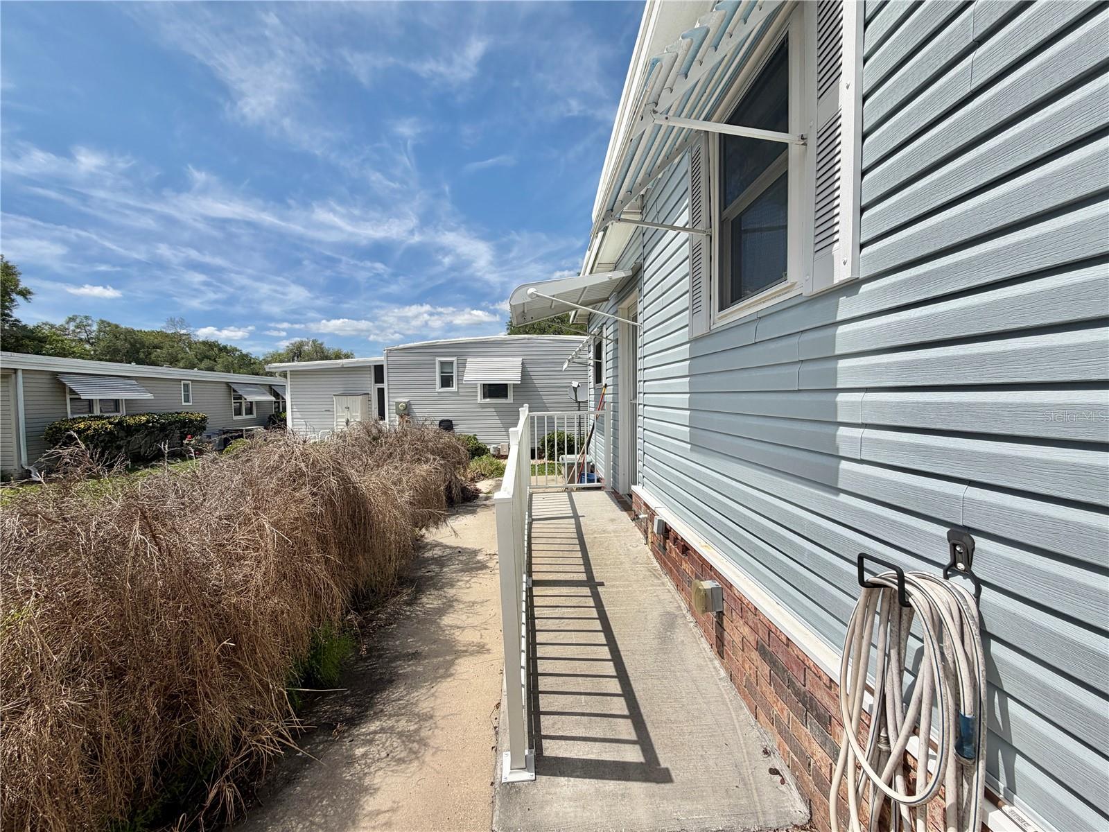 145 ROYAL PALM DR, LEESBURG, FL, 34748