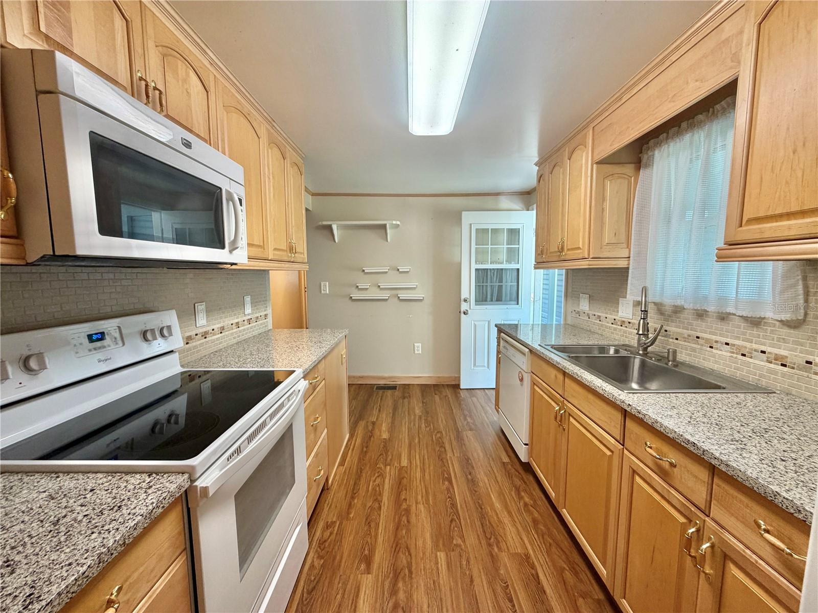 145 ROYAL PALM DR, LEESBURG, FL, 34748