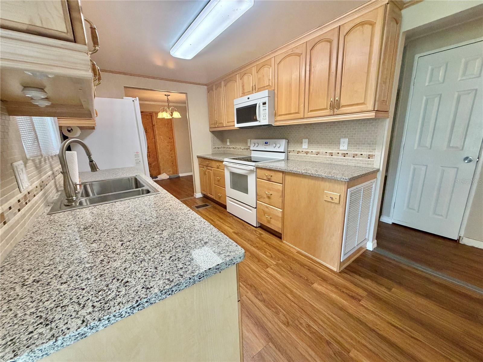 145 ROYAL PALM DR, LEESBURG, FL, 34748