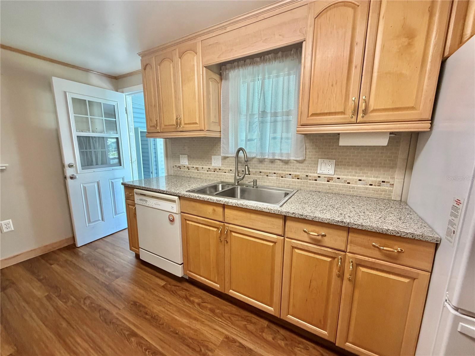 145 ROYAL PALM DR, LEESBURG, FL, 34748