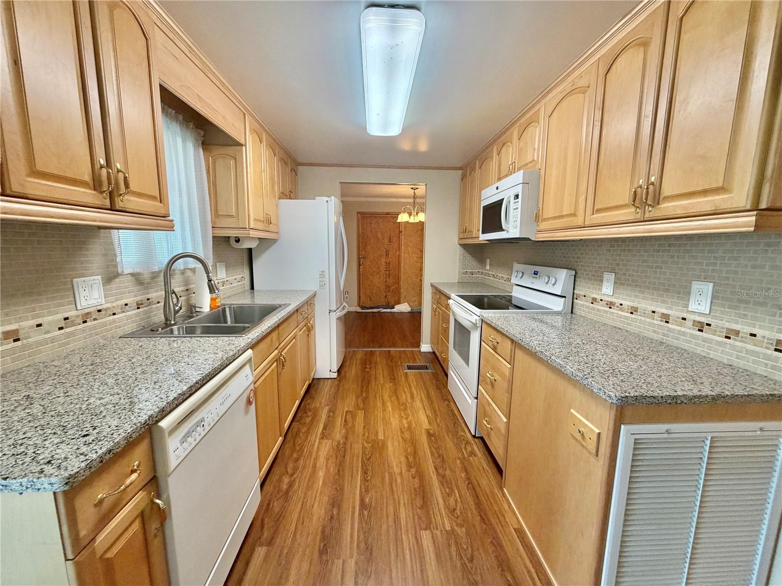 145 ROYAL PALM DR, LEESBURG, FL, 34748