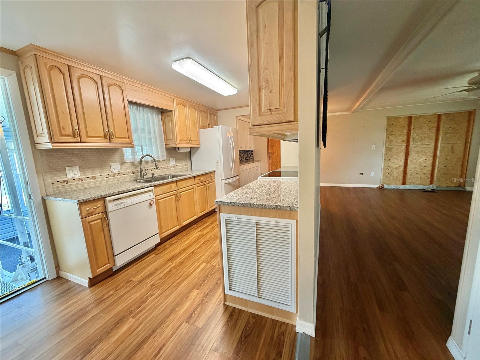 145 ROYAL PALM DR, LEESBURG, FL, 34748