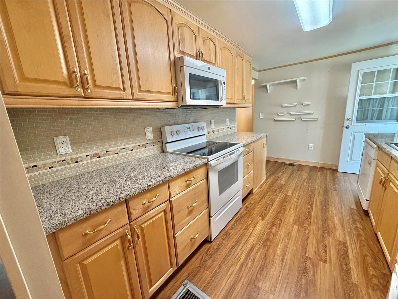 145 ROYAL PALM DR, LEESBURG, FL, 34748