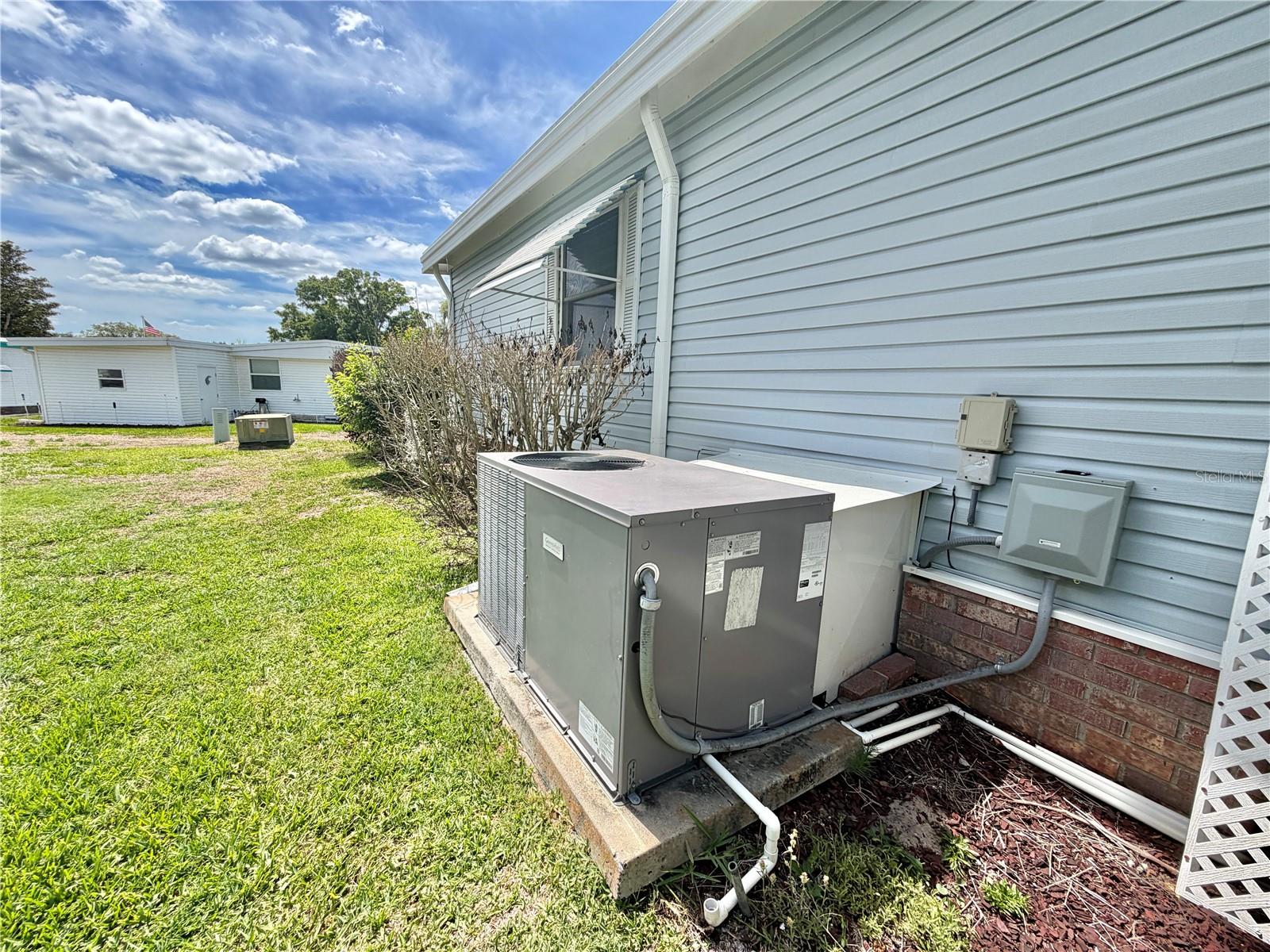 145 ROYAL PALM DR, LEESBURG, FL, 34748