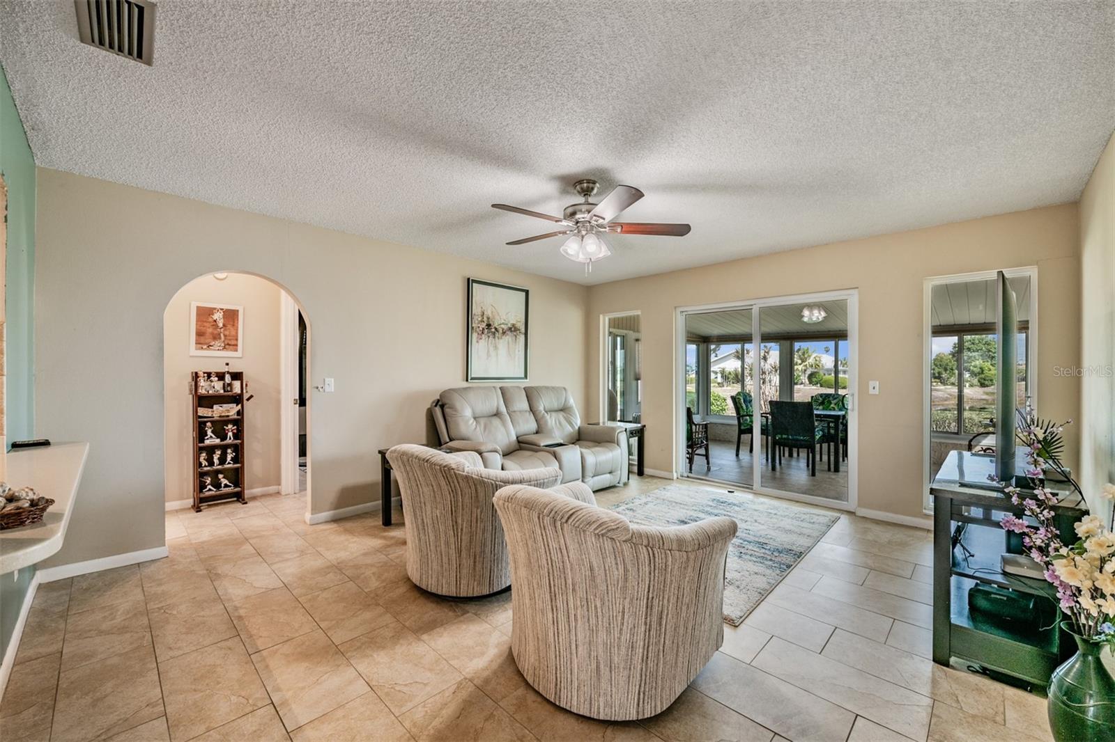 381 CLUB MANOR DR, SUN CITY CENTER, FL, 33573