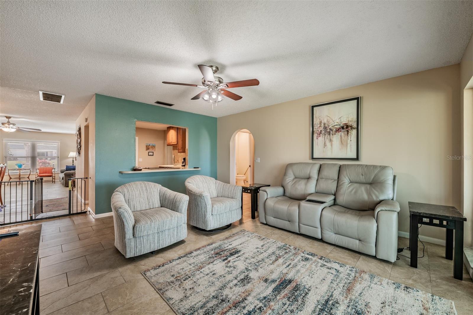 381 CLUB MANOR DR, SUN CITY CENTER, FL, 33573