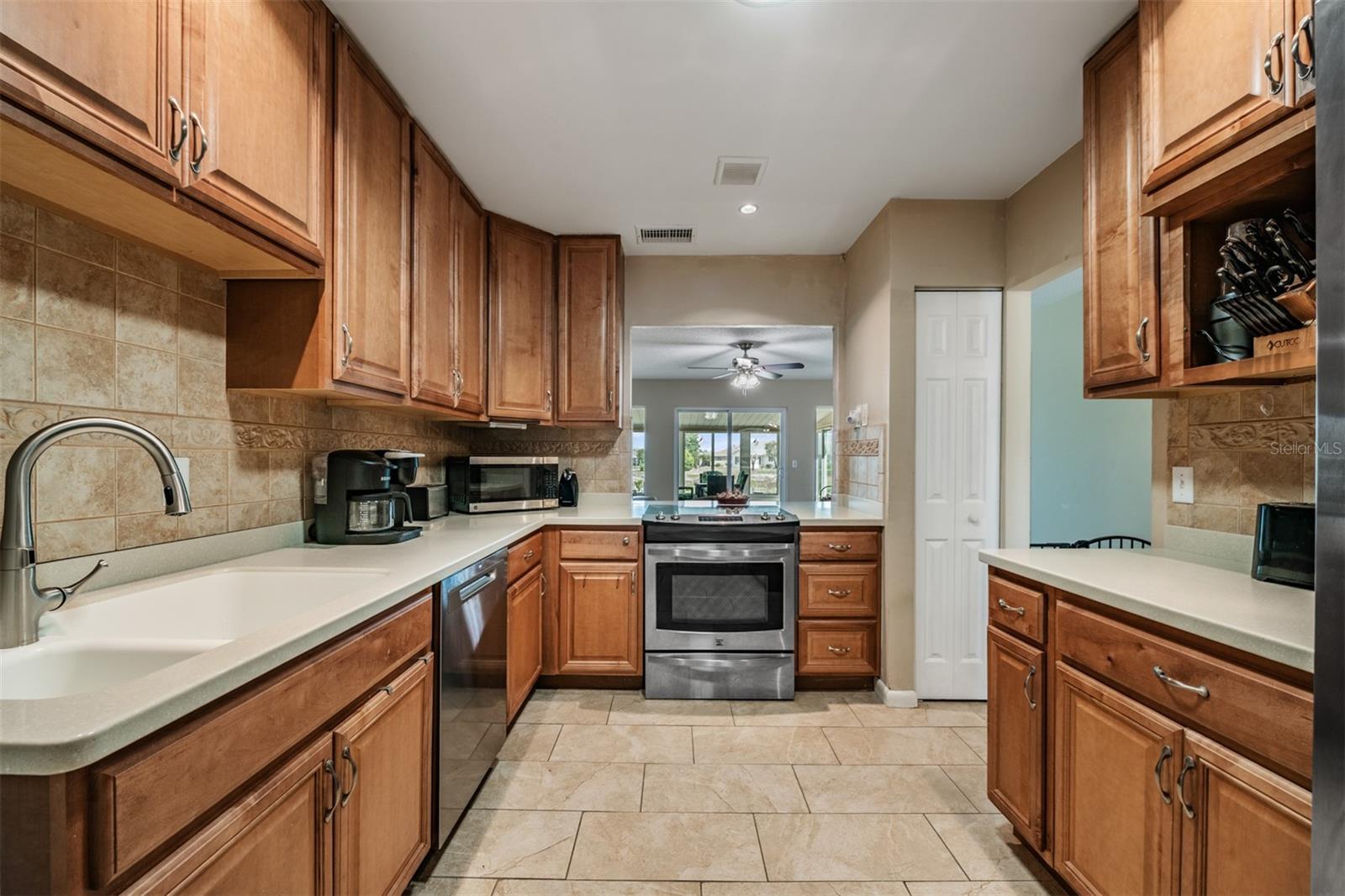 381 CLUB MANOR DR, SUN CITY CENTER, FL, 33573
