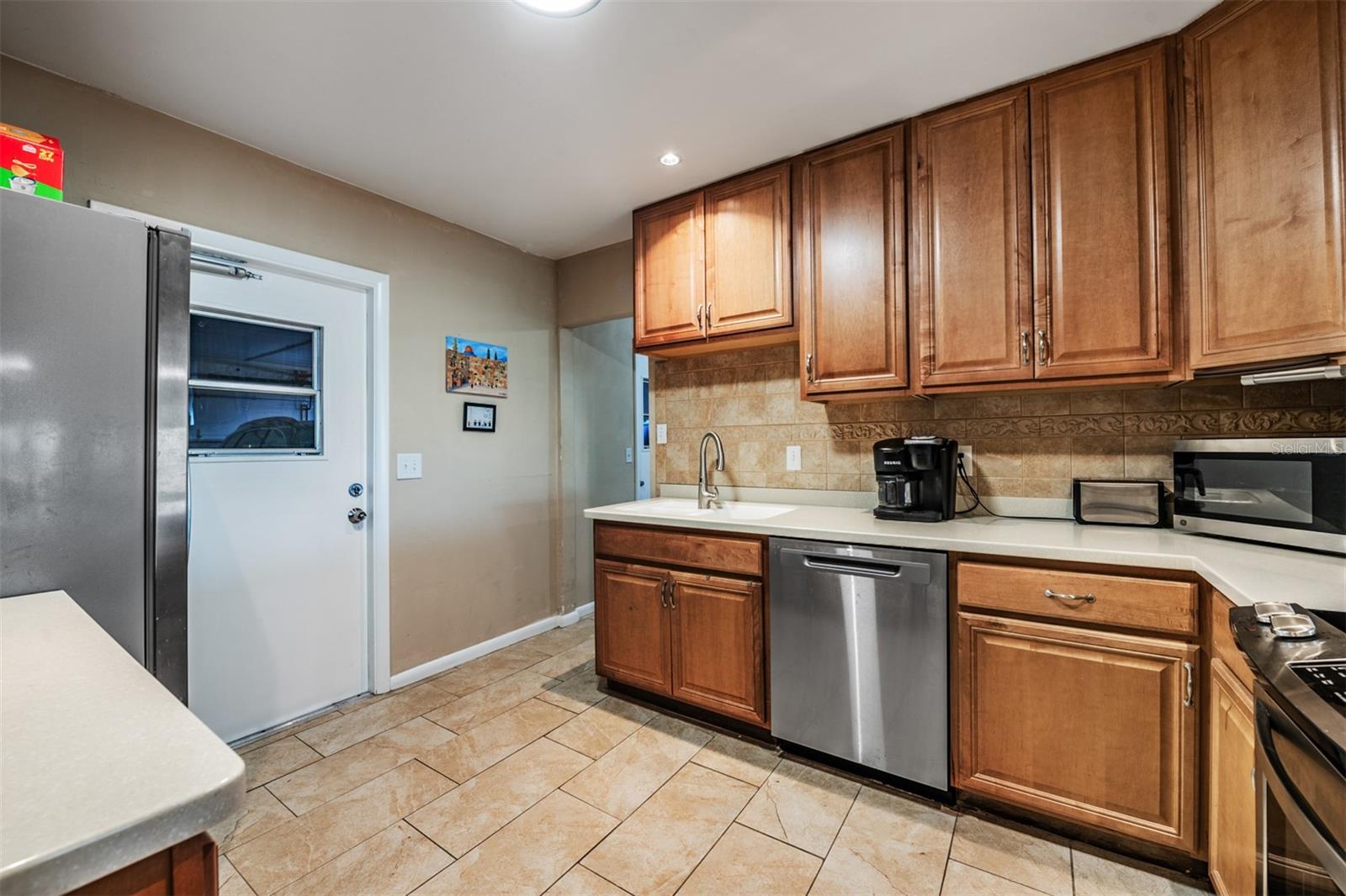 381 CLUB MANOR DR, SUN CITY CENTER, FL, 33573