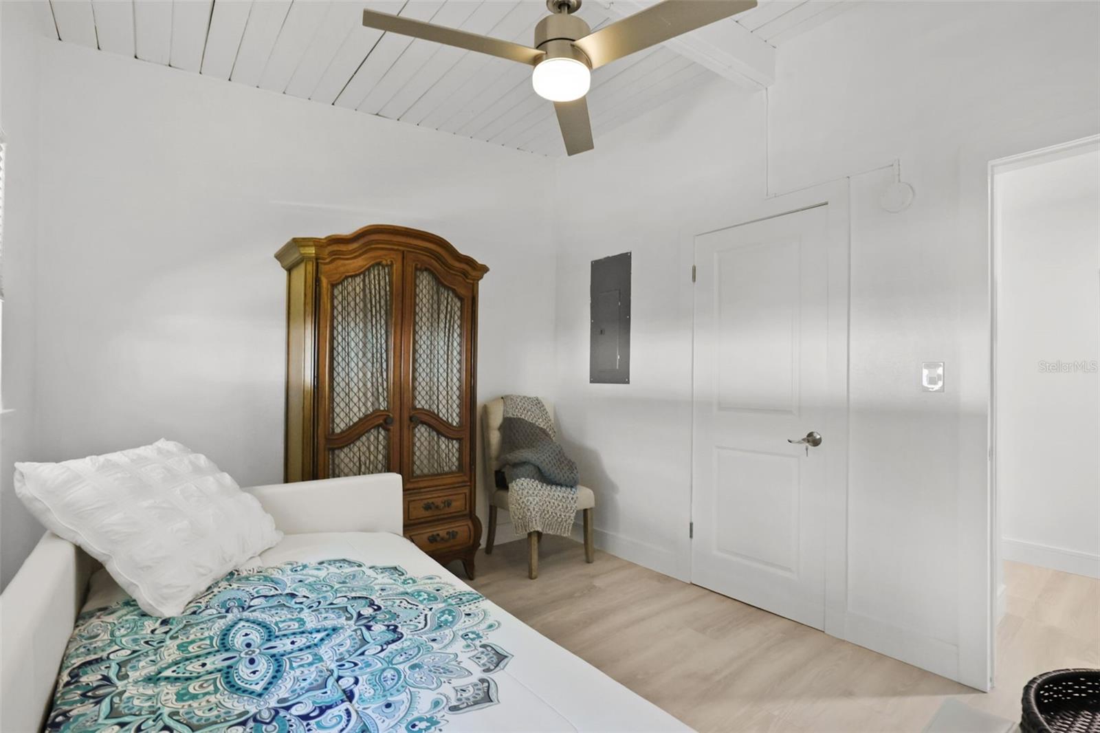 25 SANDPIPER RD, TAMPA, FL, 33609