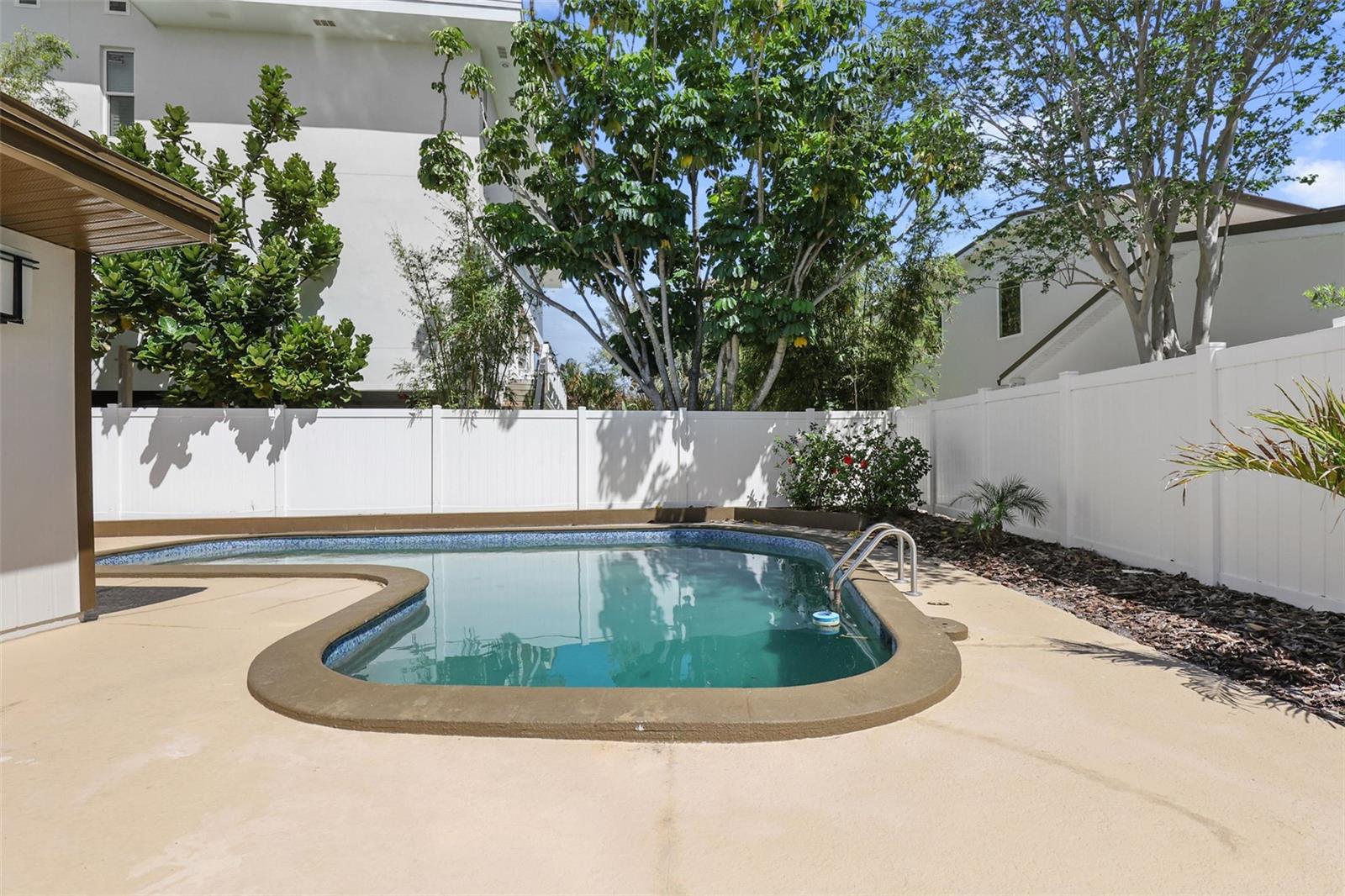 25 SANDPIPER RD, TAMPA, FL, 33609