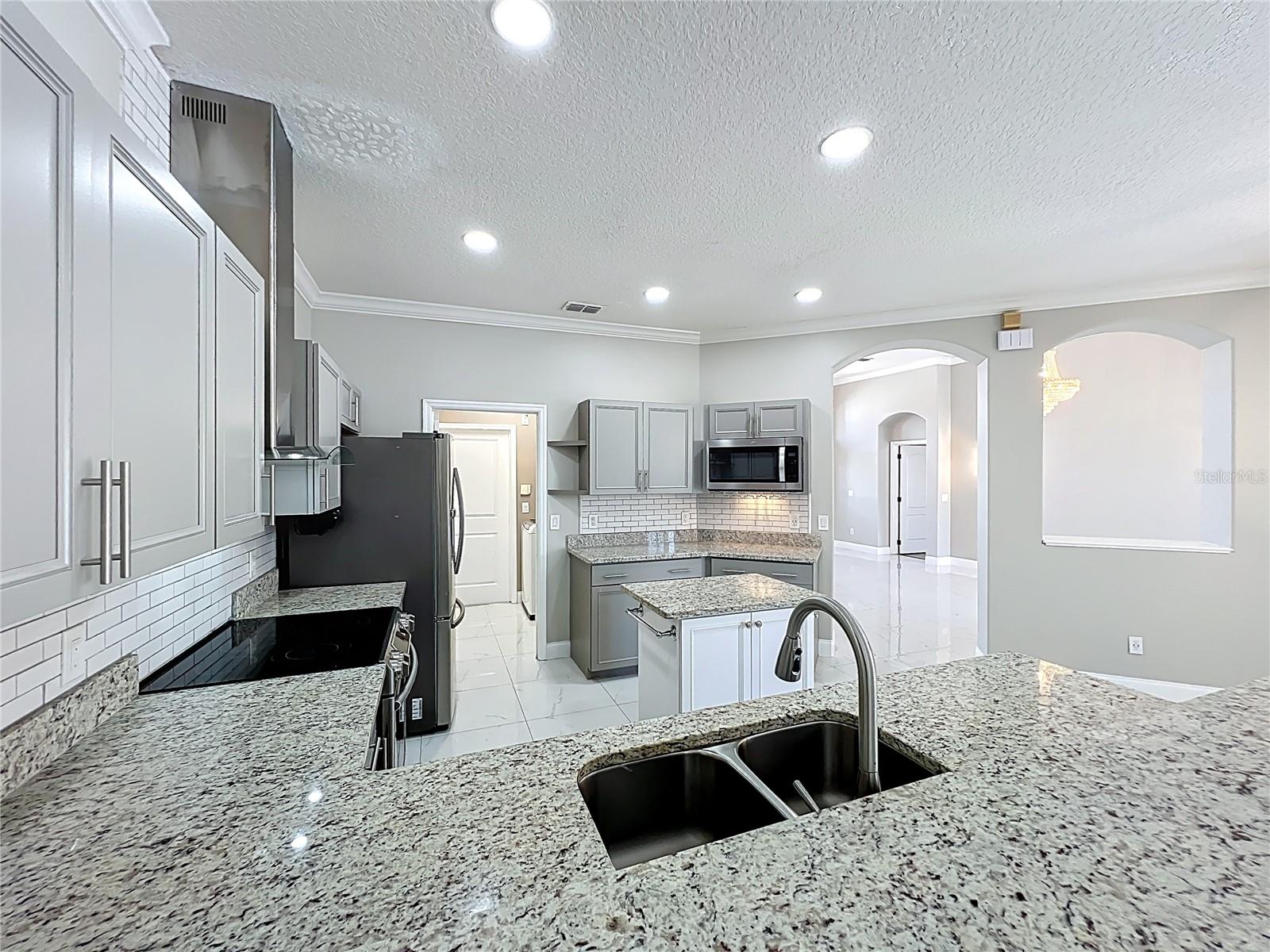 9334 WHISPERING MEADOWS LANE, ORLANDO, FL, 32825