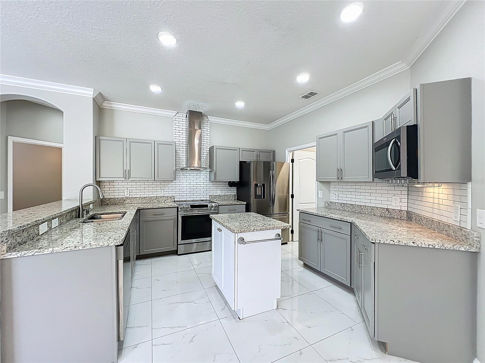 9334 WHISPERING MEADOWS LANE, ORLANDO, FL, 32825