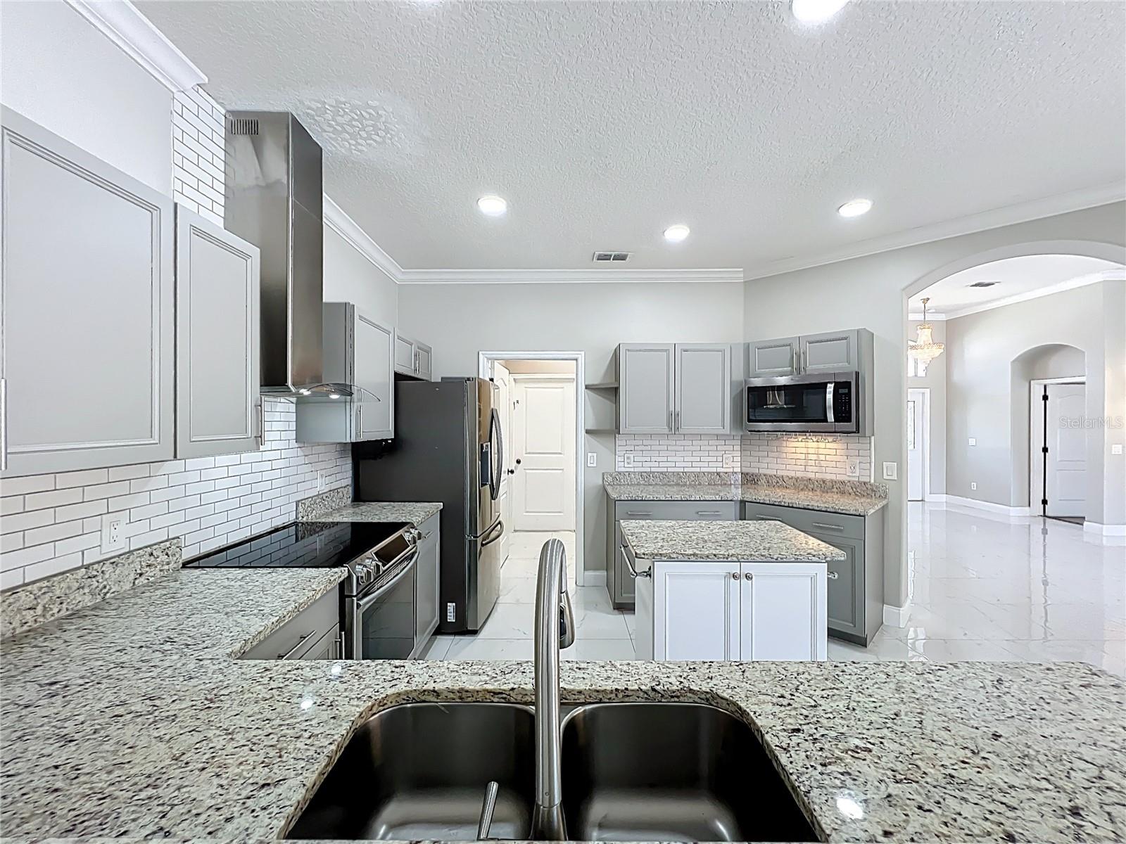 9334 WHISPERING MEADOWS LANE, ORLANDO, FL, 32825