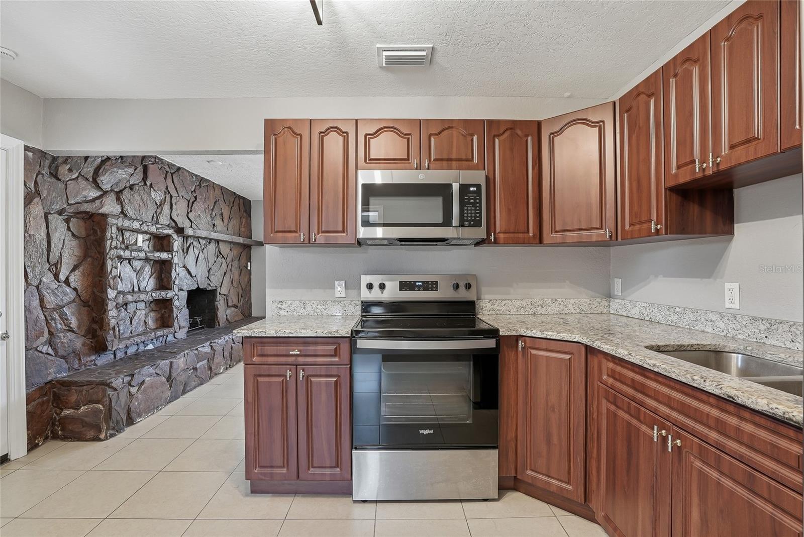 6712 RIVER RD, TAMPA, FL, 33615