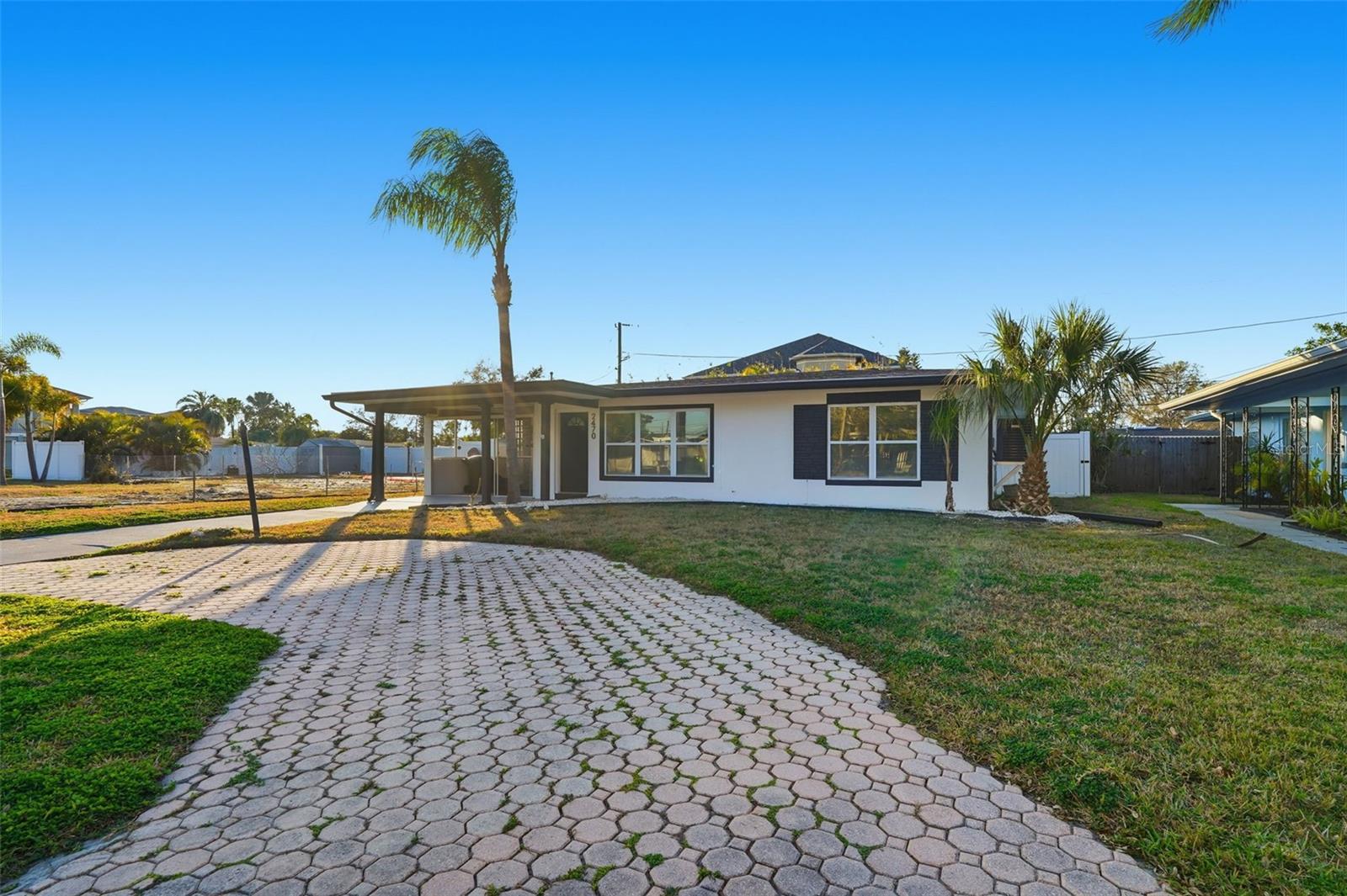 2470 DEL RIO WAY, DUNEDIN, FL, 34698